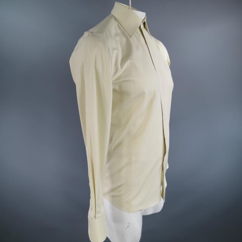 GUCCI comes in a pastel yellow cotton with a subtle stripe and features a pointed spread collar, engraved buttons and a tailored cut. Made in Italy.

Excellent Pre-Owned Condition.
Marked: 38 15

Measurements:

Shoulder: 17 in.
Chest: 43 in.
Sleeve: