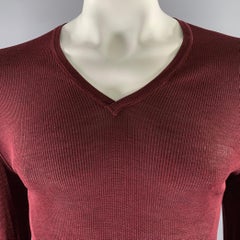 Jersey de seda con cuello en V y punto acanalado de GUCCI, color burdeos, talla XL