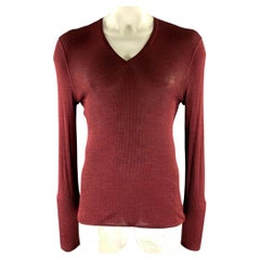 Jersey de seda con cuello en V y punto acanalado de GUCCI, color burdeos, talla XL