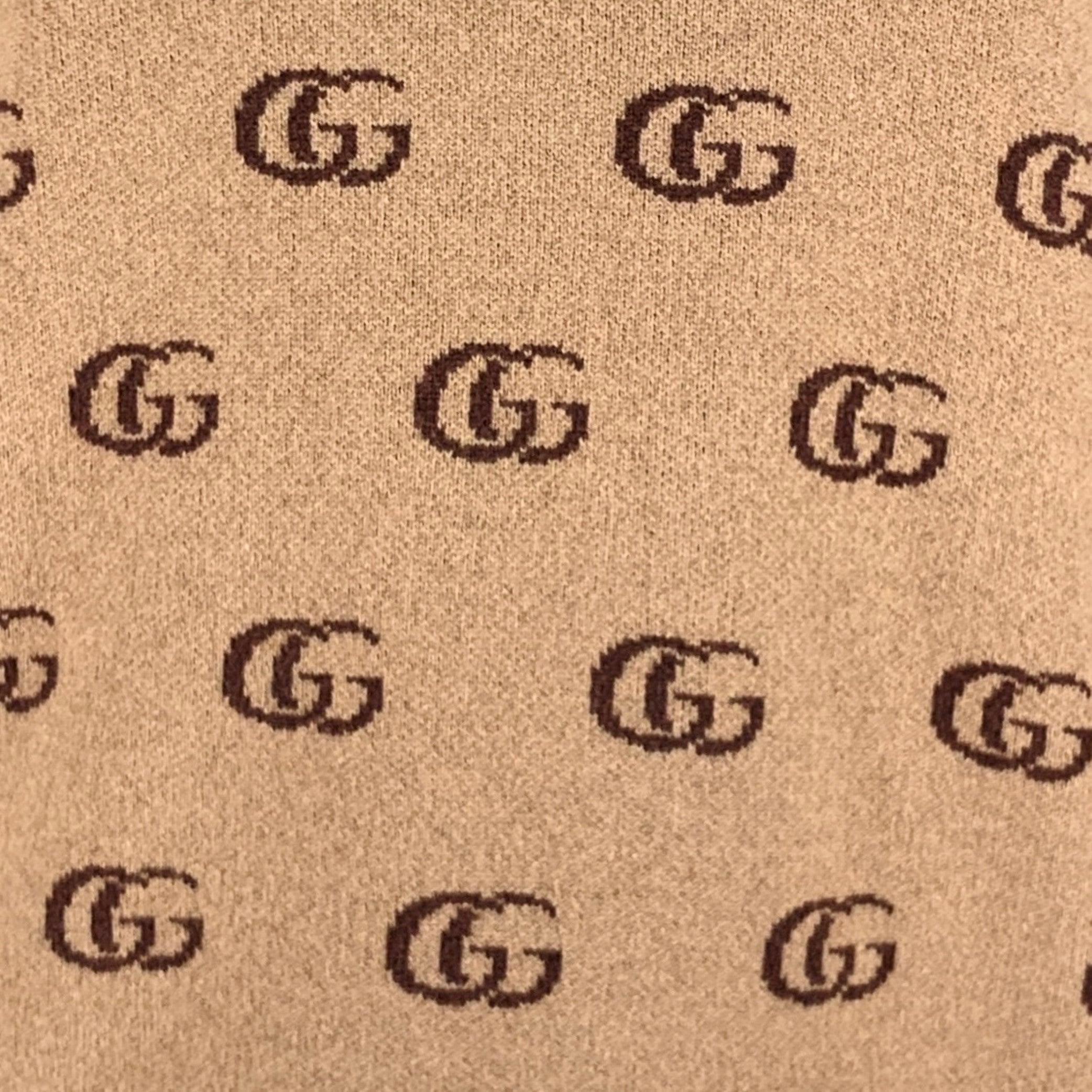 GUCCI sweater
in a
tan cashmere wool blend knit featuring brown GG monogram pattern, blouson sleeves, and V-neck. Made in Italy.Excellent Pre-Owned Condition. 

Marked:   XL 

Measurements: 
 
Shoulder: 18 inches Chest: 46 inches Sleeve: 26.5 inches