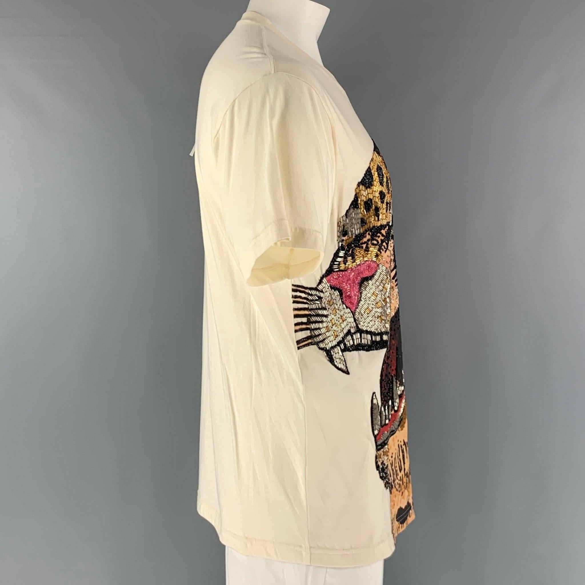 GUCCI F/W 2019 oversized t-shirt comes in a beige jersey cotton knit material featuring a feline print with bead and sequin embroidery design at front and a crew-neck. Made in Italy.New with Tags. 

Marked:   XS 

Measurements: 
 
Shoulder: 22