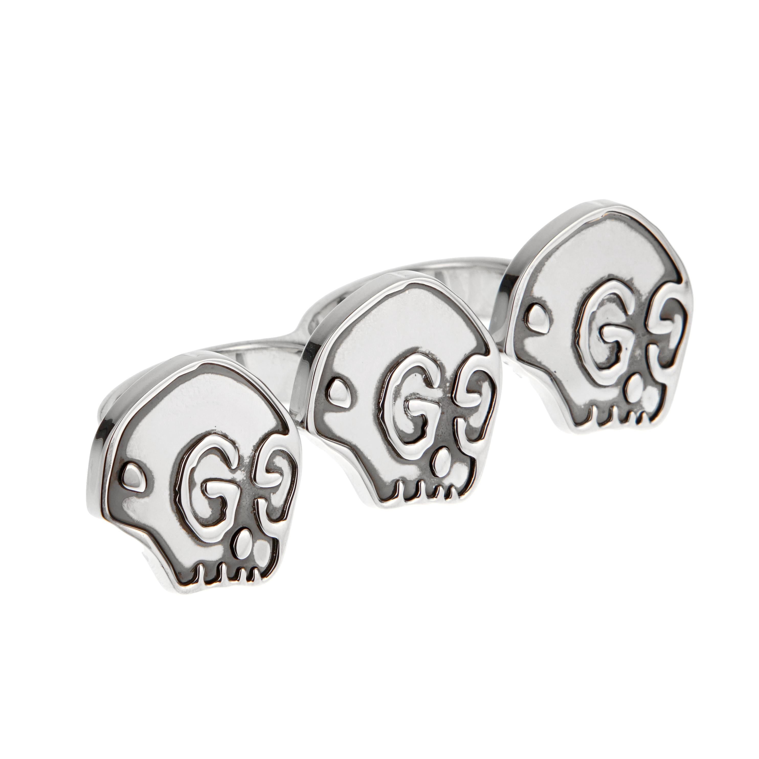 Gucci Anello d'argento con teschio a 3 motivi e 2 dita, 