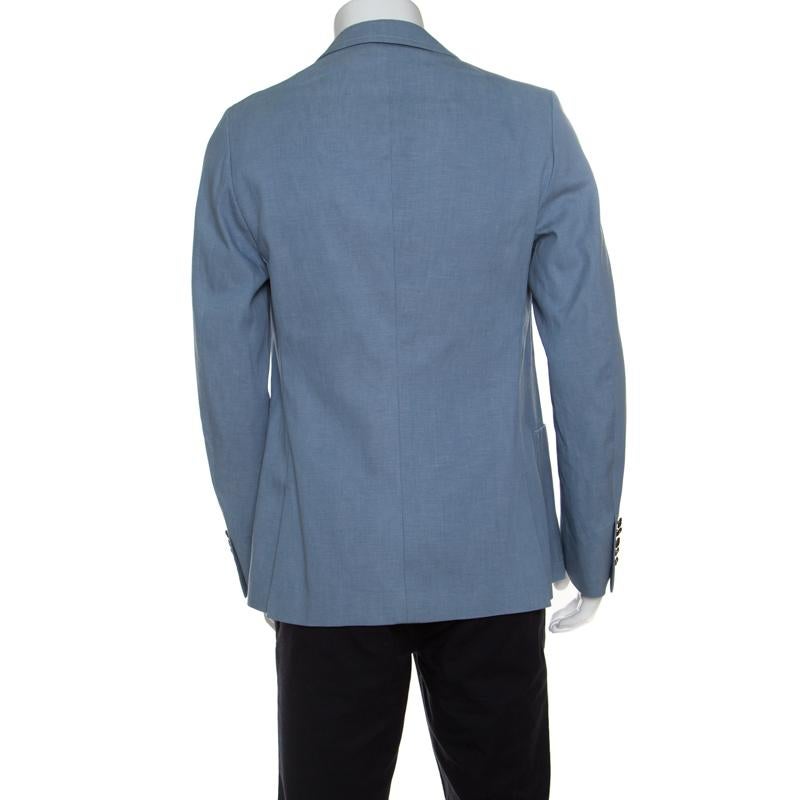 Add understated elegance to your formal ensemble with this Mayfair blazer from Gucci. A well-tailored piece, this one is crafted with cotton in a subtle sky blue hue, which gives it both a casual and formal appeal. It has two buttoned closure with