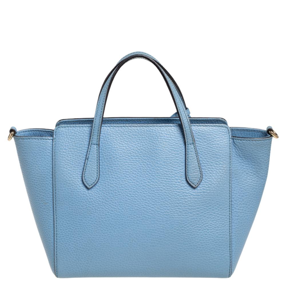 Italian made, this Gucci Swing tote is all you need to make an impressive style statement. The blue creation comes crafted from quality leather and is designed with two handles that carry an attached GG tag. The canvas-lined interior is spacious