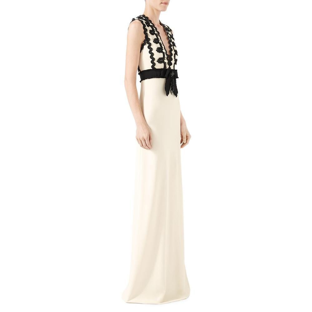 A viscose jersey gown with a deep V neckline with contrast lace trim and grosgrain belt and embellished bow.
Ivory heavy stretch viscose jersey with black jersey trim.
Lace trim details.
Grosgrain belt and embellished bow.
Deep V-neck.
Back zip