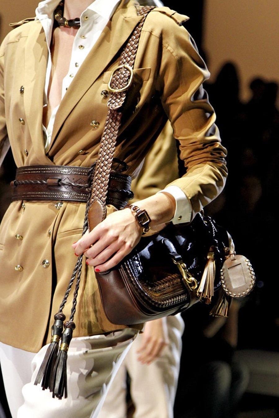 Gucci Snaffle Bit Brown Braided and Ruffles Crossbody Bag
These are professional photos of the actual bag.


Condition: EXCELLENT
DETAILS

GUCCI

Material: Calfskin leather
Color: Brown
Hardware color: Gold
Width: 31cm
Height: 18cm
Depth 8cm
Strap