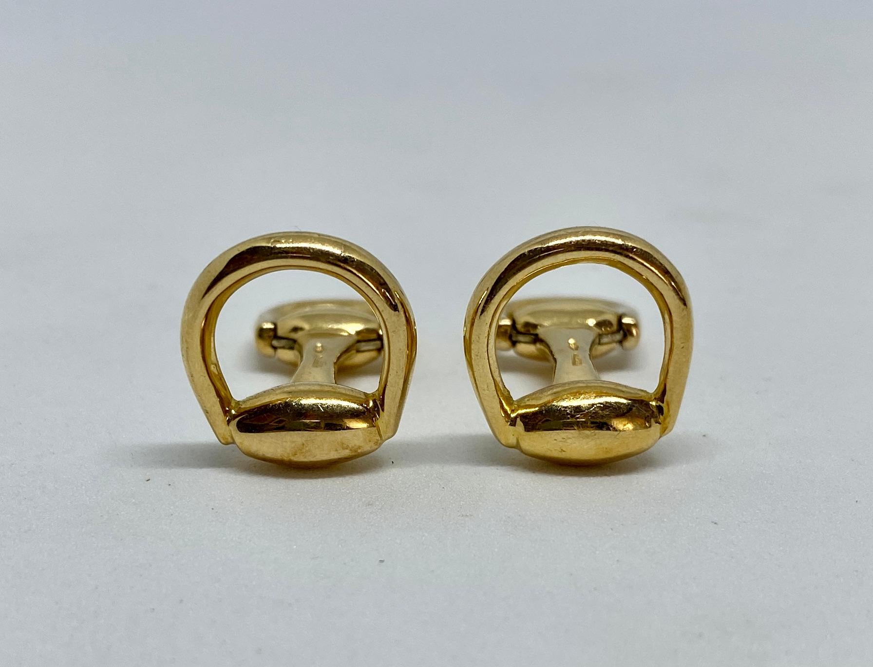 Classic Gucci cufflinks in excellent pre-owned condition featuring the snaffle / horsebit design with hinged backs, making them easy to insert and remove from buttonholes.

Signed Gucci, Made in Italy, 750 indicating the gold purity, the maker's