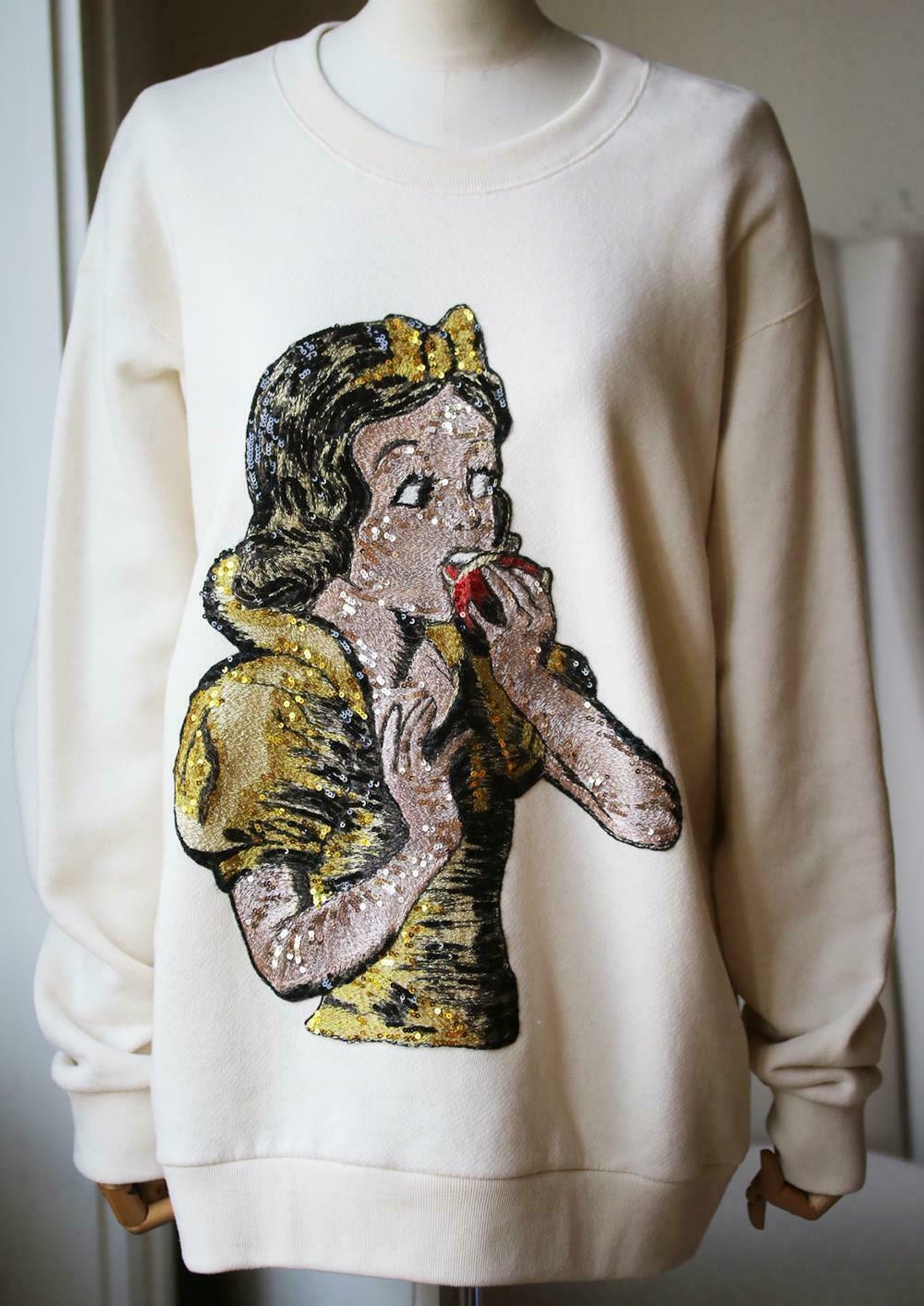 Gucci Snow White Sequin-Embellished Cotton-Jersey Sweatshirt at 1stDibs | gucci  snow white sweater, snow white gucci sweater, gucci snow white sweatshirt