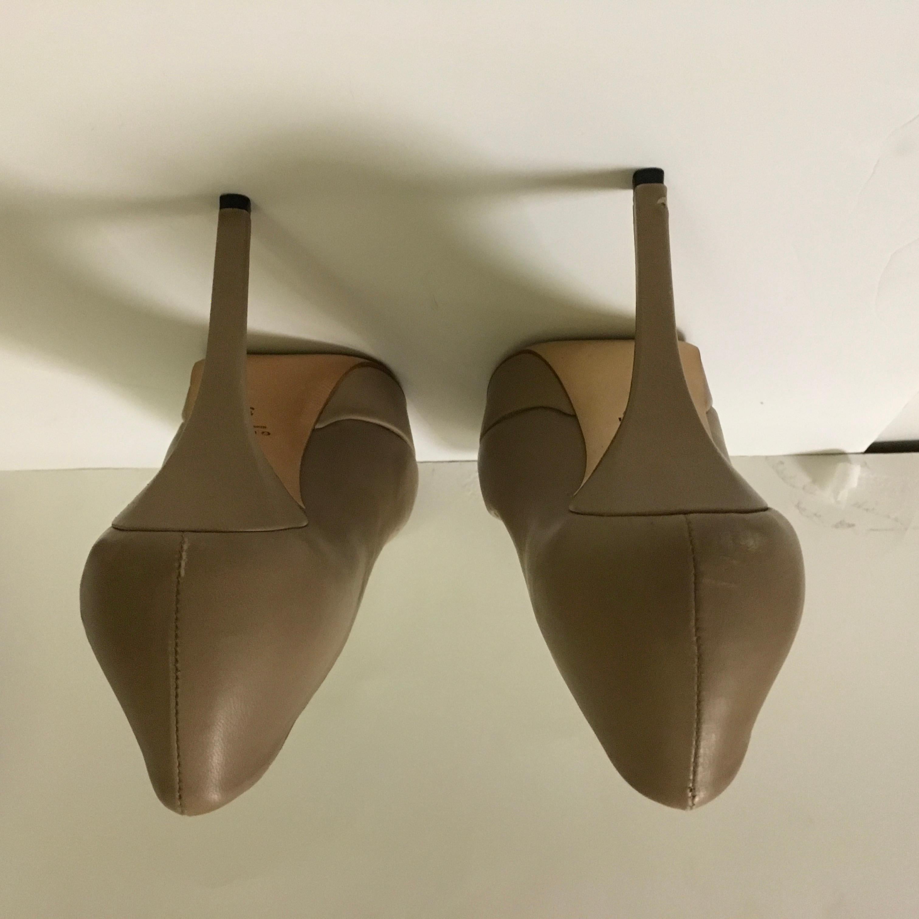 Gucci Soft Beige Leather Charlotte Pumps  In Excellent Condition For Sale In Boca Raton, FL