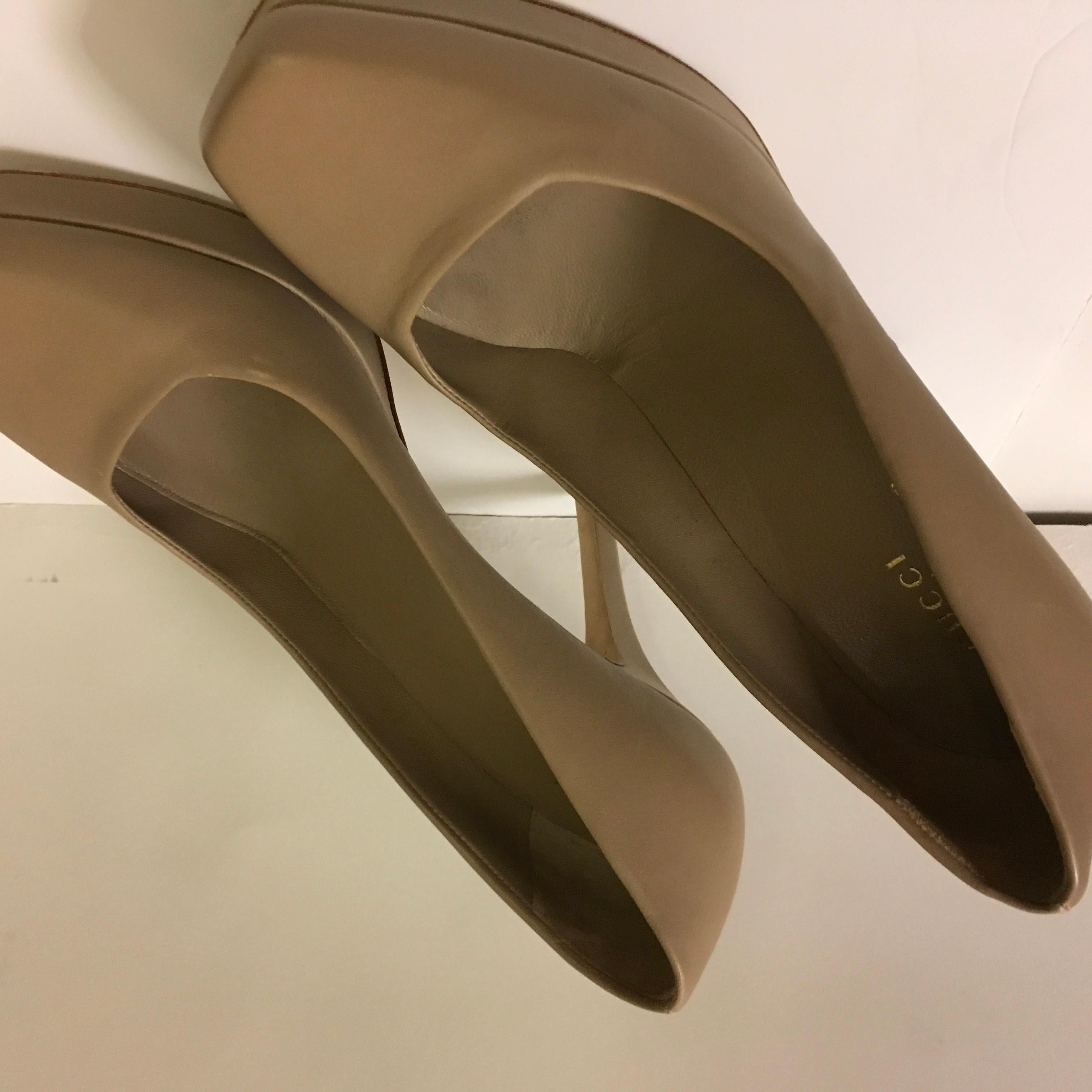 Women's Gucci Soft Beige Leather Charlotte Pumps  For Sale