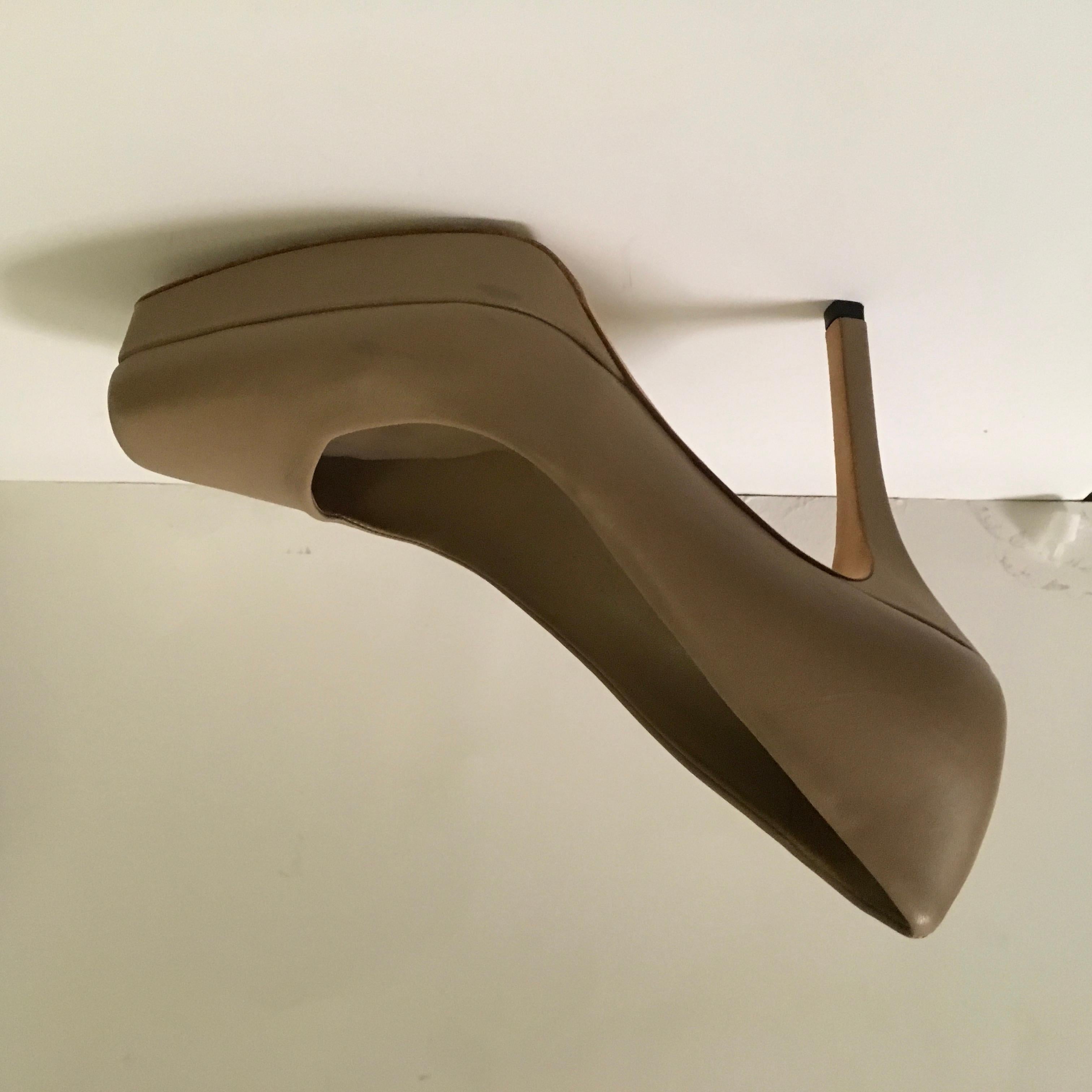 Gucci Soft Beige Leather Charlotte Pumps  For Sale 1