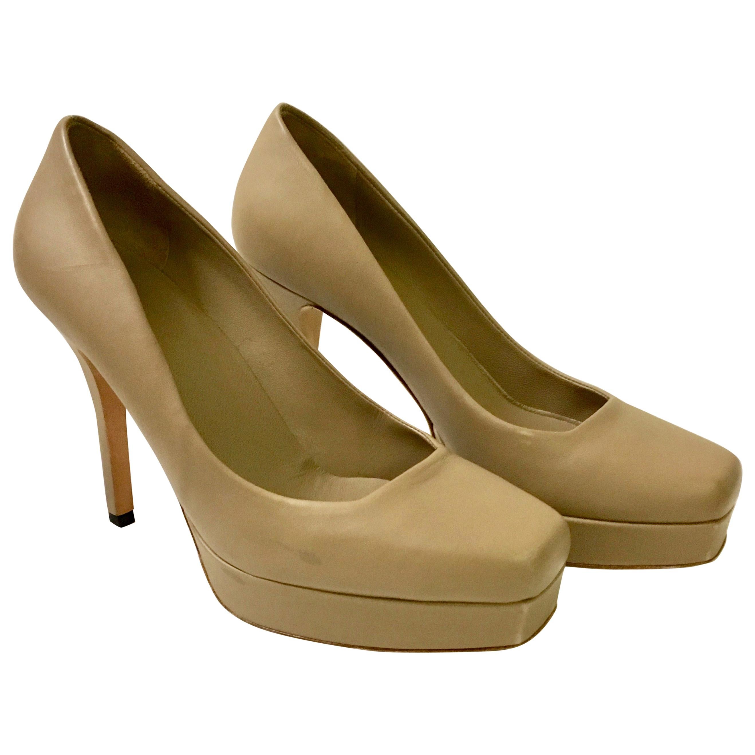 Gucci Soft Beige Leather Charlotte Pumps  For Sale