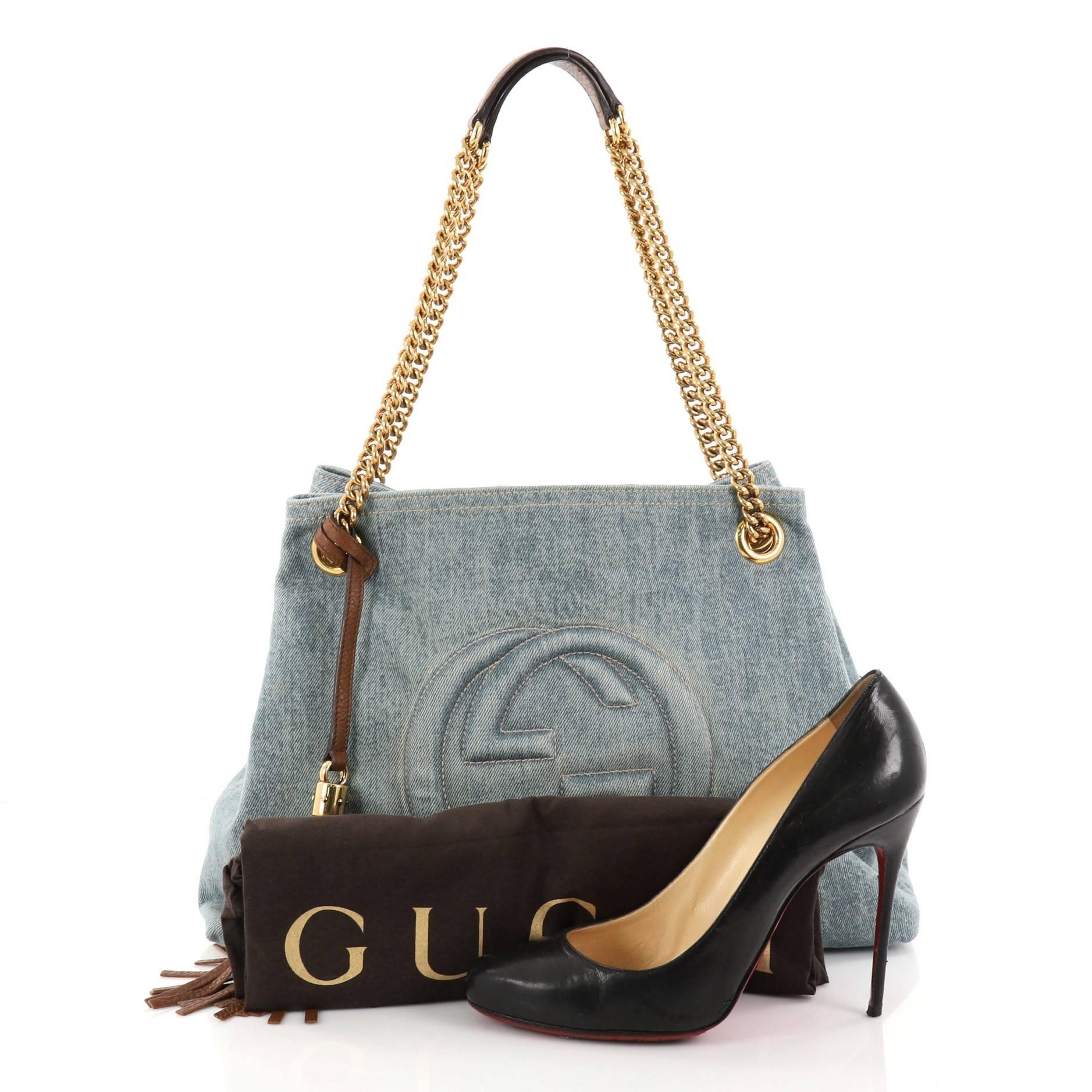 This authentic Gucci Soho Chain Strap Shoulder Bag Denim Medium is simple yet stylish in design. Crafted from light blue denim, this bag features chain strap with leather pads, signature interlocking Gucci logo stitched in front, and gold-tone