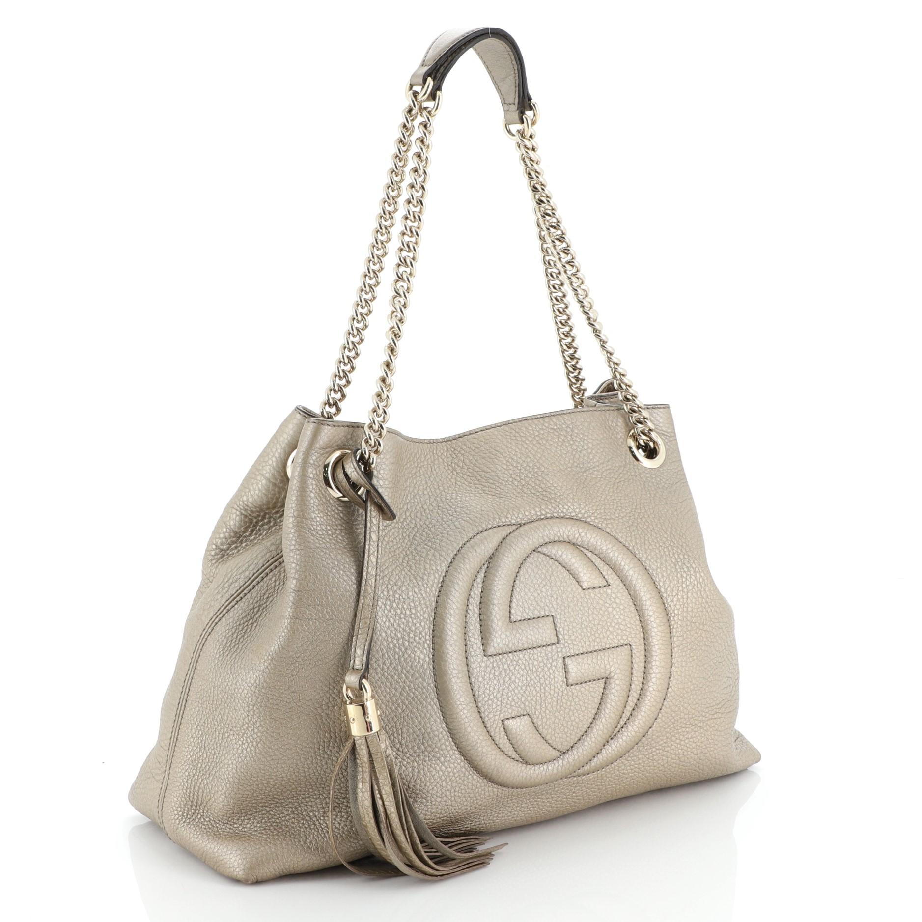 This Gucci Soho Chain Strap Shoulder Bag Leather Medium, crafted in neutral leather, features chain link straps with leather pads and gold-tone hardware. Its hook clasp closure opens to a neutral fabric interior with side zip and slip pockets.