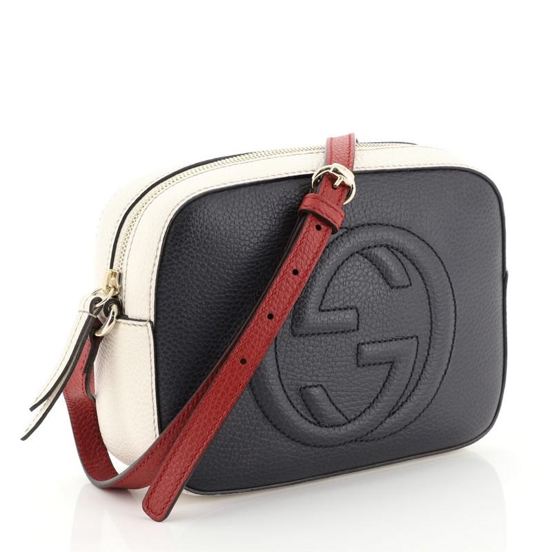 This Gucci Soho Disco Crossbody Bag Leather Small, crafted in white, blue and red leather, features an adjustable leather strap and gold-tone hardware. Its zip closure opens to a neutral fabric interior with slip pockets. 

Condition: Very good.