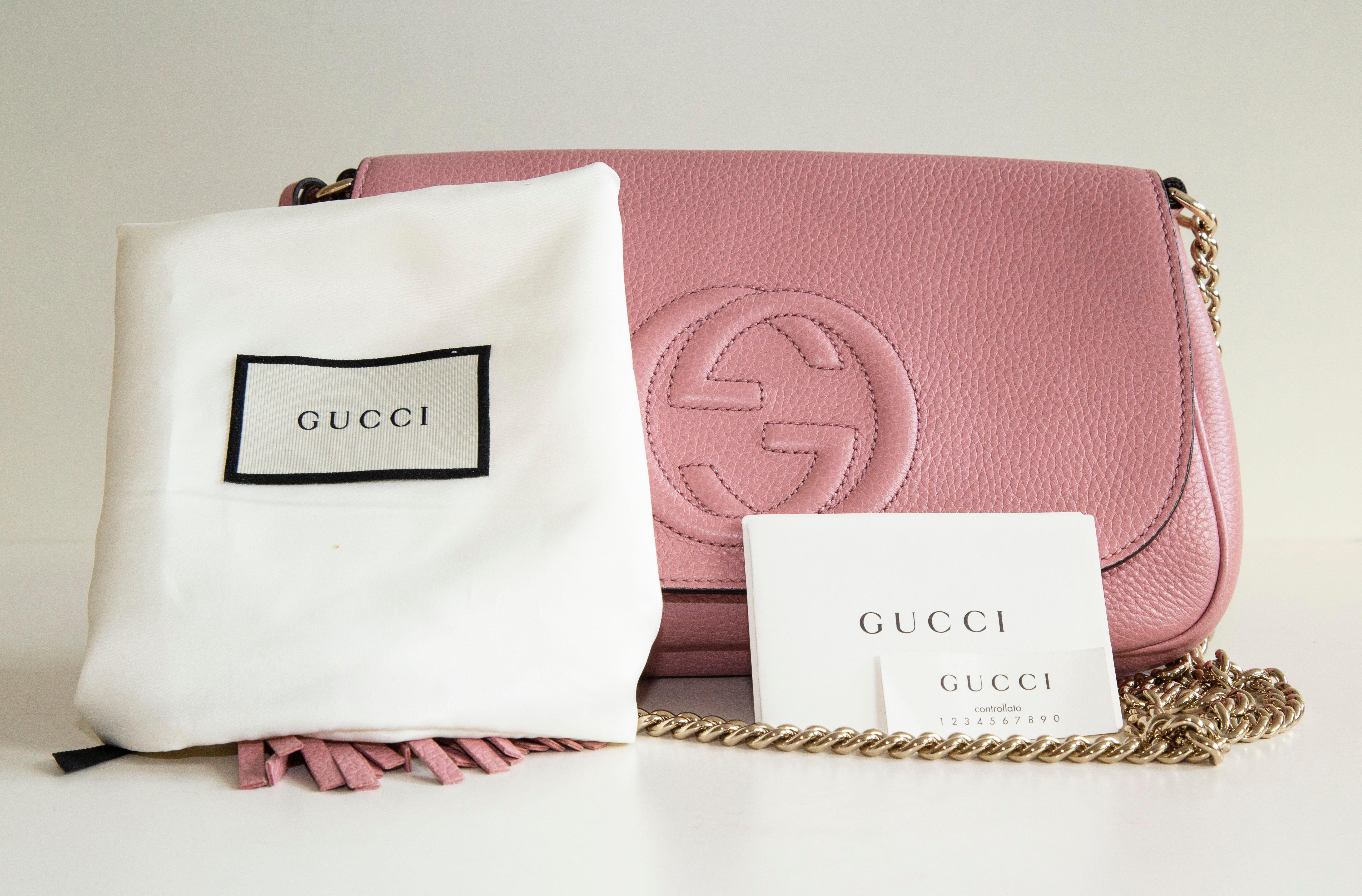 Gucci - Sac à bandoulière Soho en cuir rose en vente 7