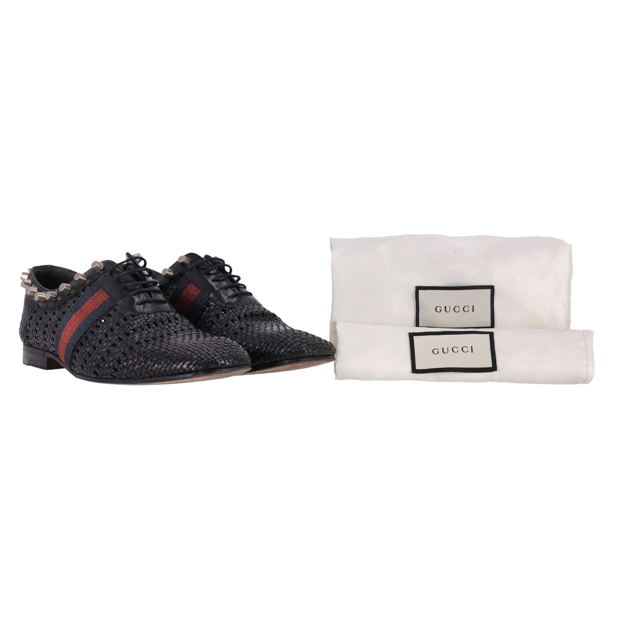 Gucci Spike Detailed Woven Leather Web Stripe Derby Shoes

Black leather flat shoes crafted from woven textured leather and detailed with the brand's signature Web stripe detail to the sides.

Embellished with silver spike studs trims and lace-up