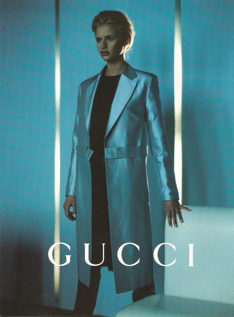 Ein wahrhaft ikonisches Stück aus der Ära Tom Ford bei Gucci in einem hervorragenden Vintage-Zustand.

Größe IT 40, passt wie Small.

Abmessungen (flach auf eine Seite gelegt):

Schulter zu Schulter - 41 cm (16 Zoll)
Achselhöhle zu Achselhöhle - 48