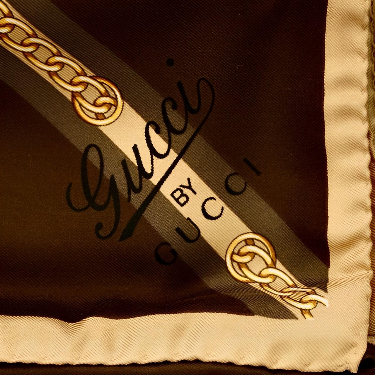 Gucci Square Silk Gold and Brown Chain Print Scarf In Excellent Condition For Sale In London, GB