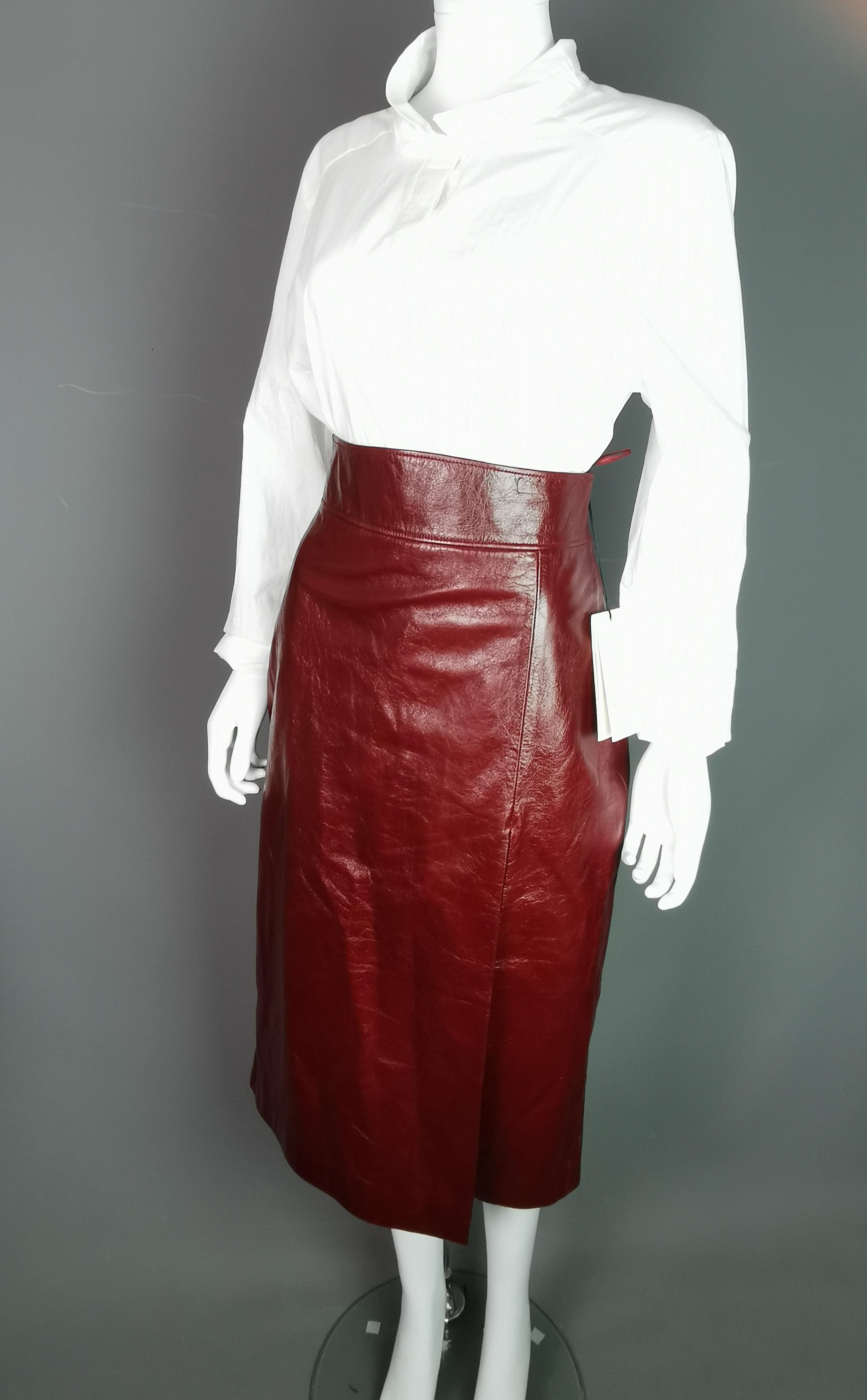 You can't help but love this Gucci SS20 runway high rise leather pencil skirt.

Really taking the leather skirt to the next level with its gorgeous high rise waist line, soft supple wine red or burgandy leather and a well placed side leg