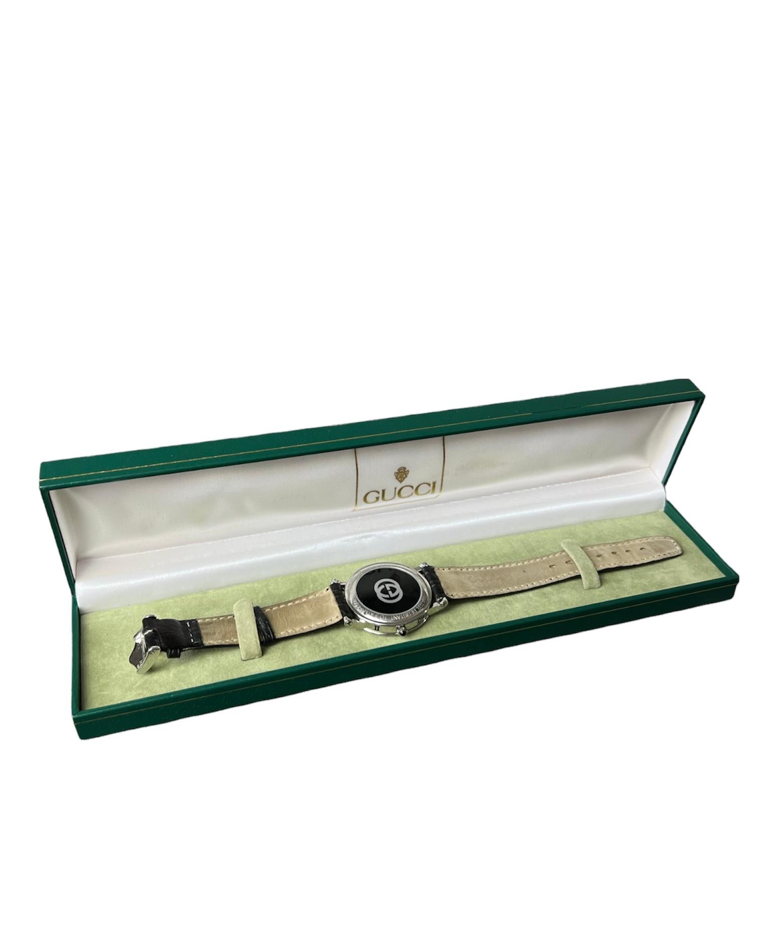 Gucci Stainless Steel 34mm watch complete with original box In Excellent Condition In Moreton-In-Marsh, GB