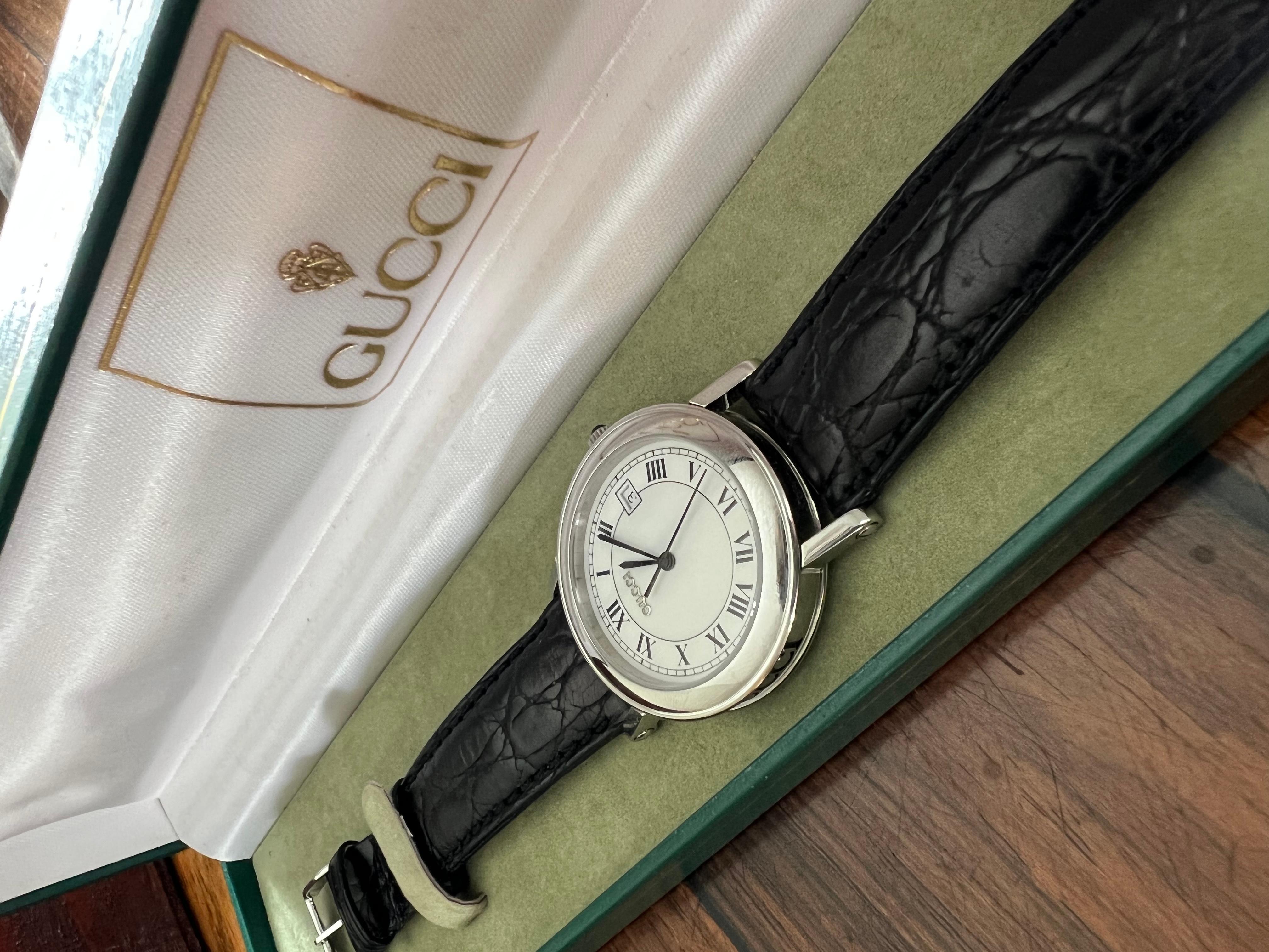 Gucci Stainless Steel 34mm watch complete with original box 2