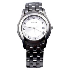 Gucci Montre-bracelet à indicateur de date en acier inoxydable 5500 M avec quartz