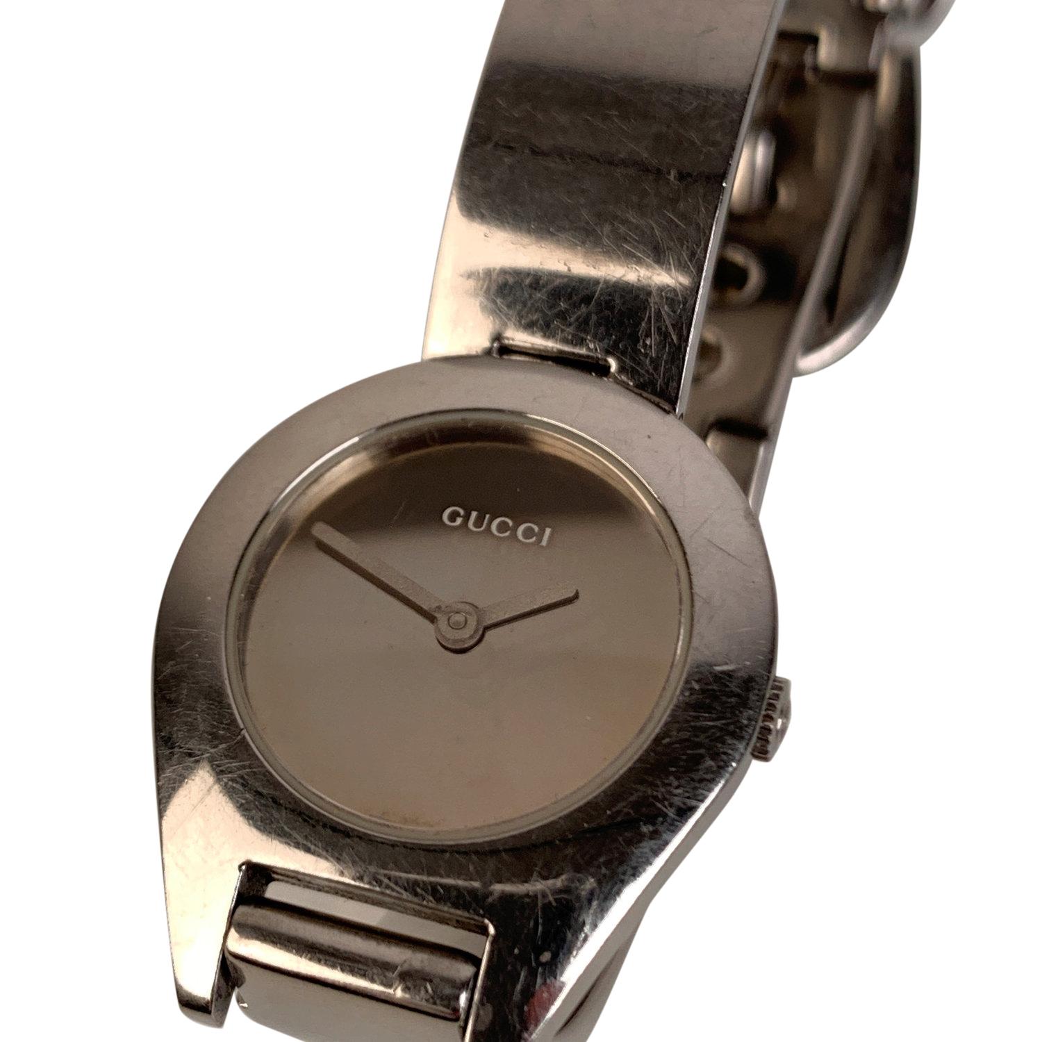 - Gucci Stainless Steel Wrist Watch Bracelet 
- Beautiful Wristwatch by GUCCI, mod. 6700L
- Black dial
- Gucci baton hour, minute & second hands, 
-  Quartz powered movement
- Gucci SS case, measures 26 mm with crown and 30 mm. lug to lug.
-  Belt