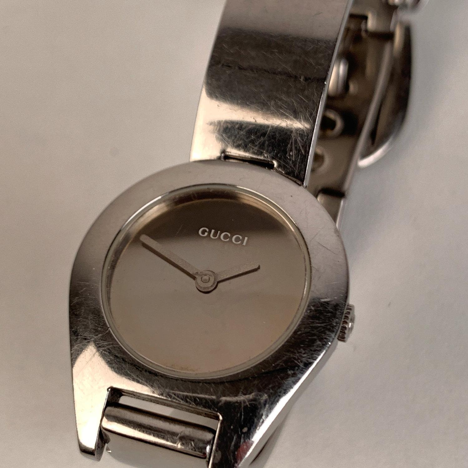 Gucci Stainless Steel 6700L Ladies Wrist Watch Bracelet Black Dial In Excellent Condition In Rome, Rome