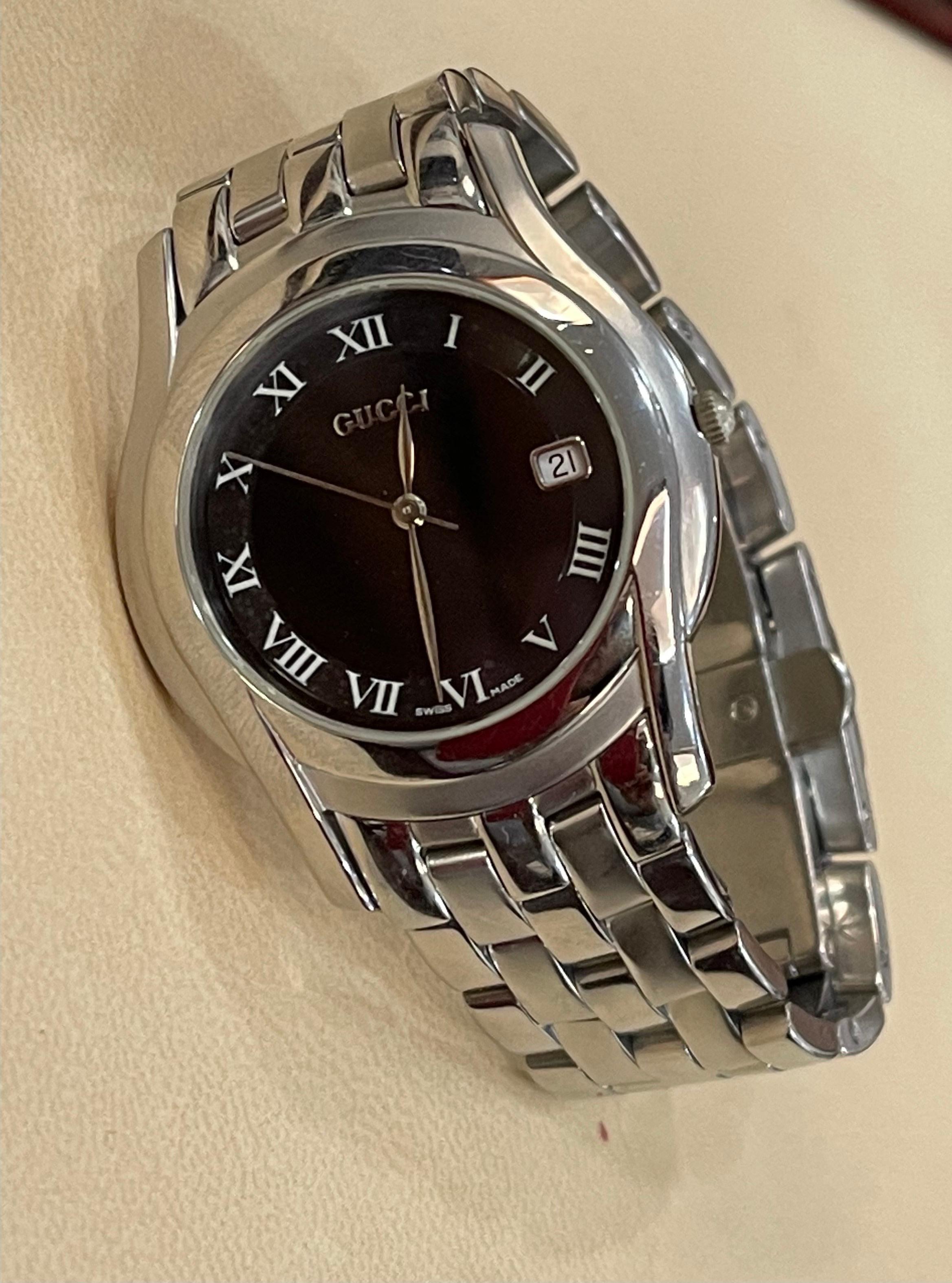 Gucci Stainless Steel Black Dial 5500L Roman Numeral Swiss Watch Unisex  In Excellent Condition In New York, NY