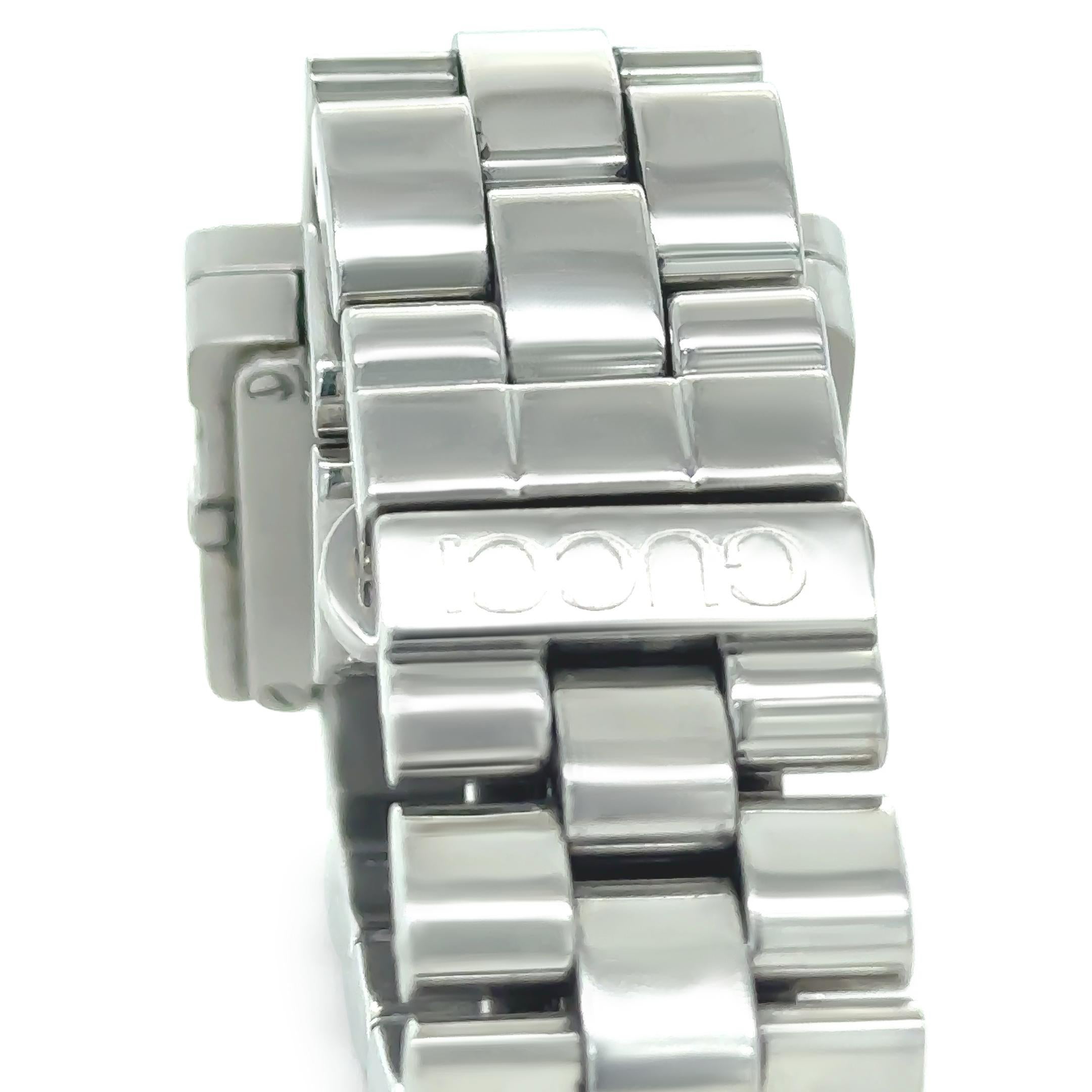 Montre Gucci en acier inoxydable avec diamants 1,00ct - 85,79g Unisexe en vente