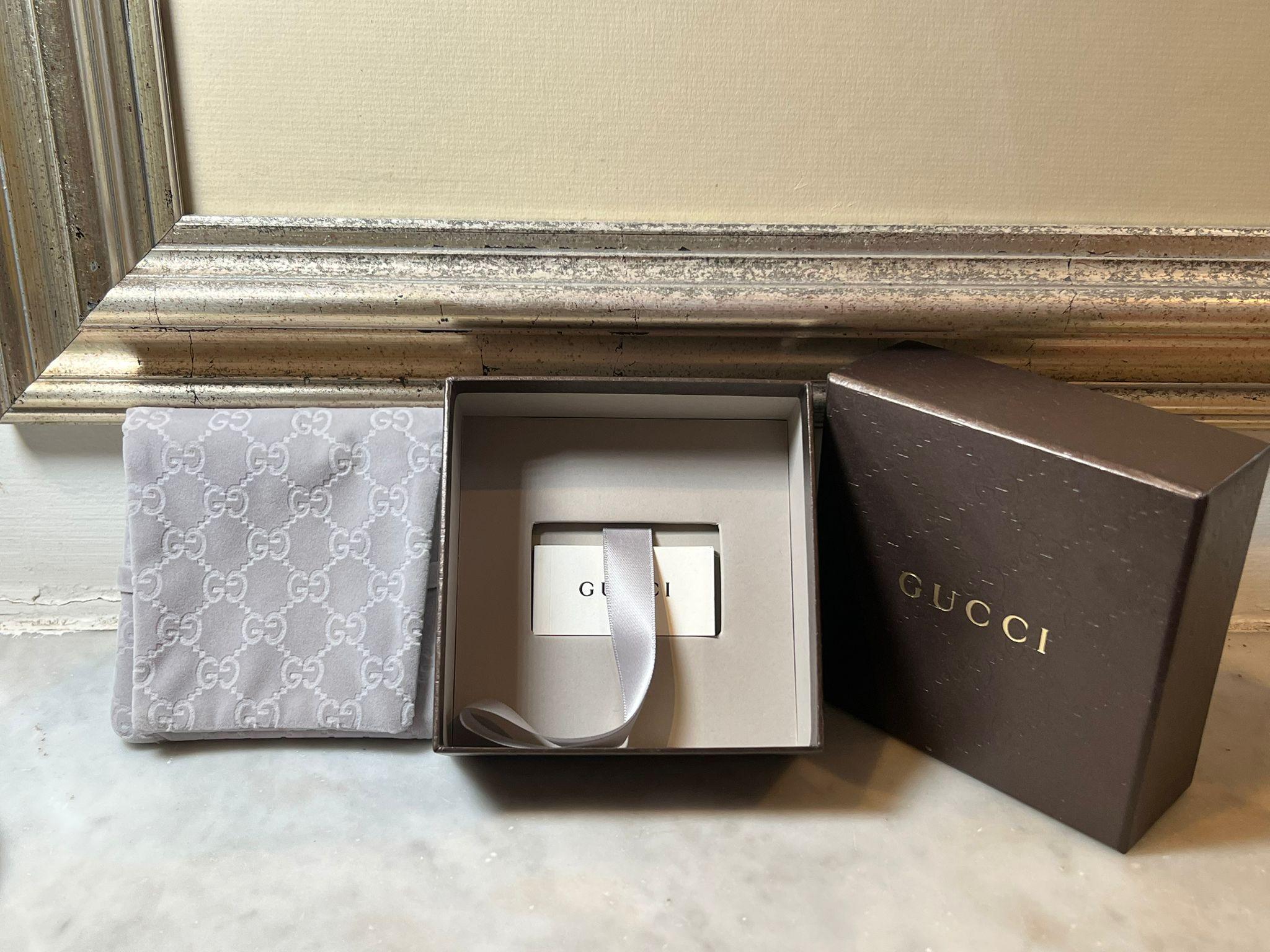 Montre Gucci en acier inoxydable avec diamants 1,00ct - 85,79g en vente 1
