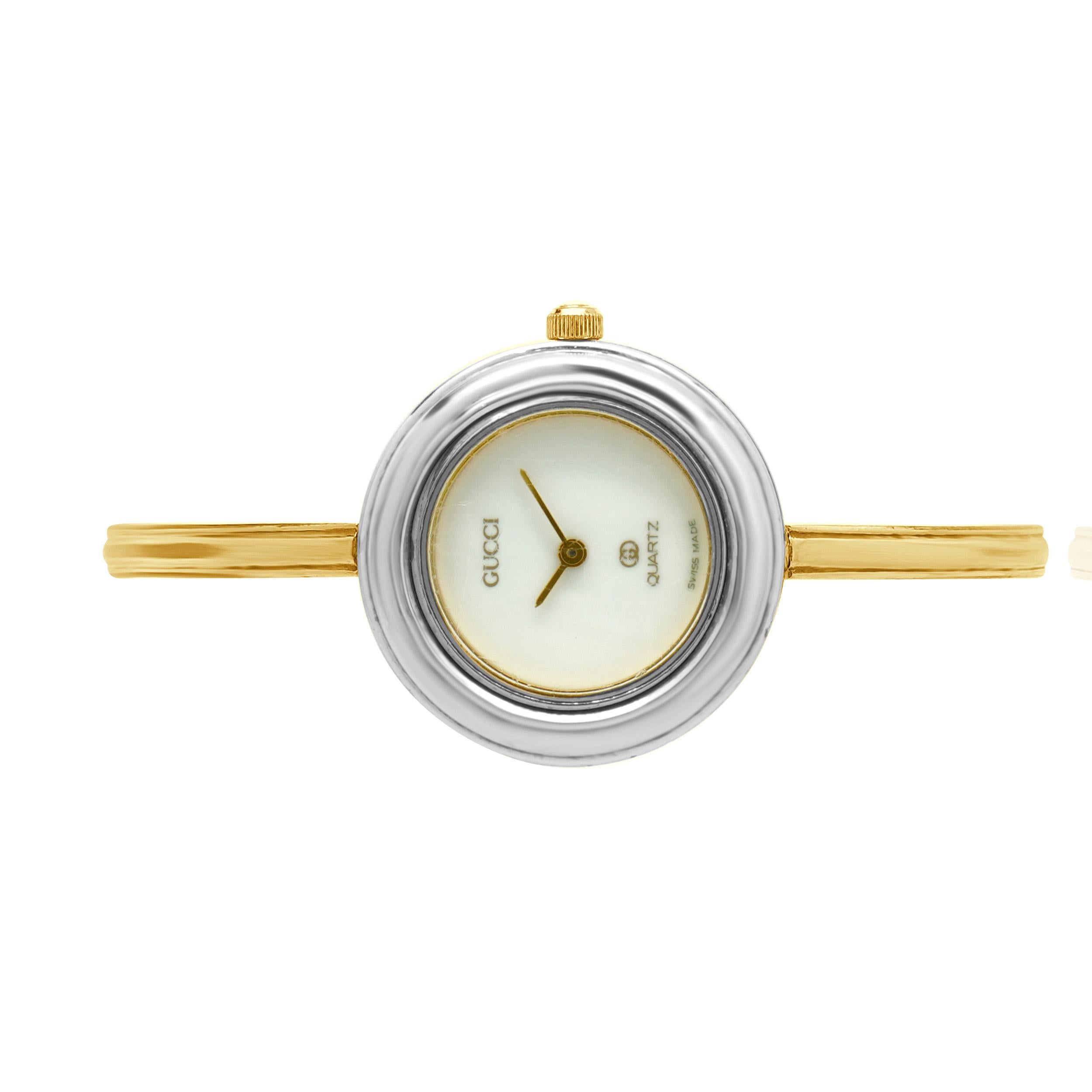 Uhrwerk: Quarz
Funktion: Stunden, Minuten
Gehäuse: rundes 26mm vergoldetes Gehäuse
Band: vergoldetes Armband
Zifferblatt: weiß
Wird nicht mit Box oder Papieren geliefert
Die Echtheit wird vom Verkäufer garantiert.
