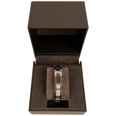 Gucci Stainless Steel Mod 4600 L Wrist Watch Black Dial For Sale at 1stDibs  | gucci 4600l ladies watch, gucci 4600m, gucci wristband