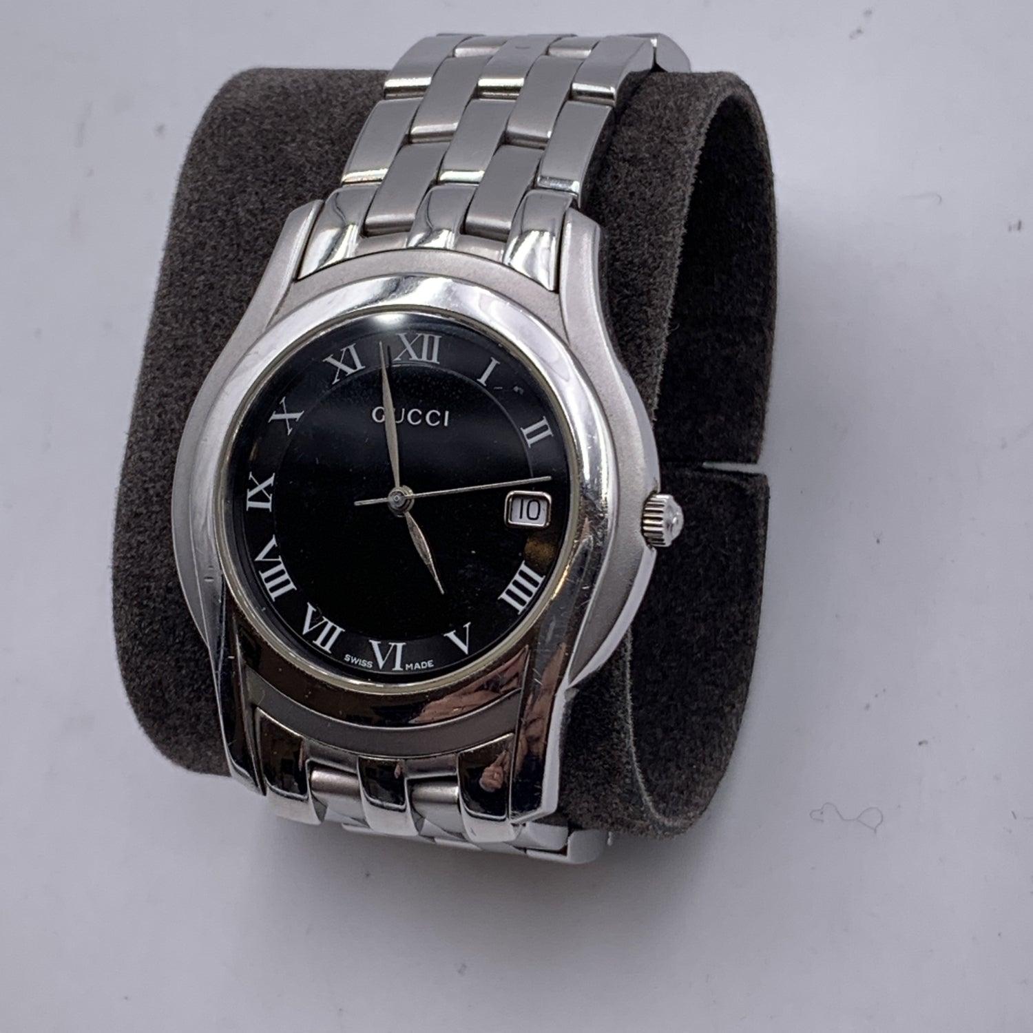 Edelstahl-Uhr Mod 5500 M mit Datumsanzeiger von Gucci in Schwarz für Damen oder Herren im Angebot
