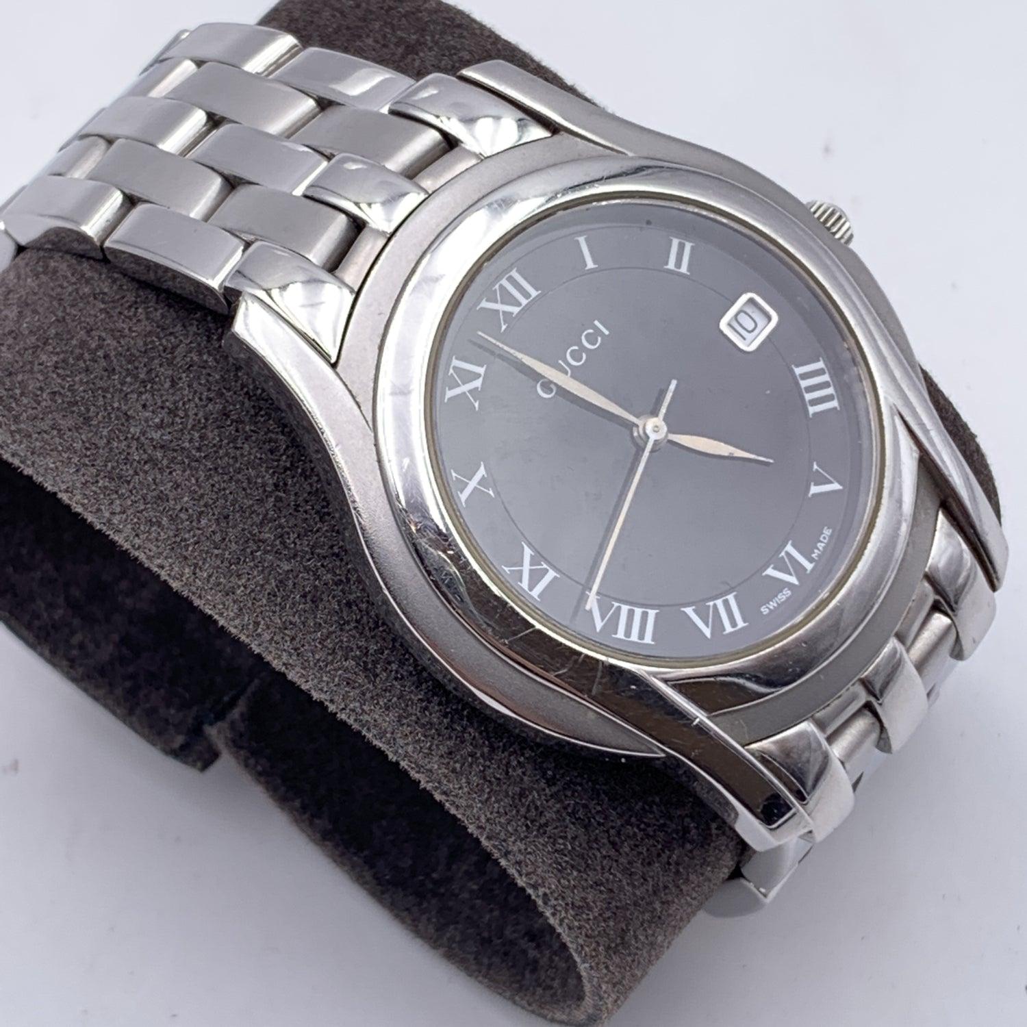 Edelstahl-Uhr Mod 5500 M mit Datumsanzeiger von Gucci in Schwarz im Angebot 1