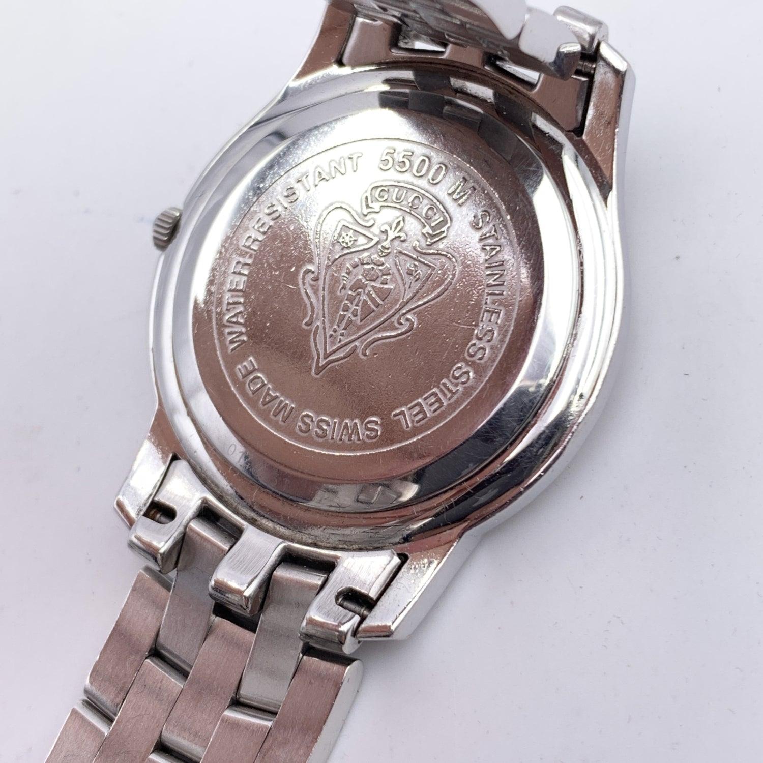 Edelstahl-Uhr Mod 5500 M mit Datumsanzeiger von Gucci in Schwarz im Angebot 2