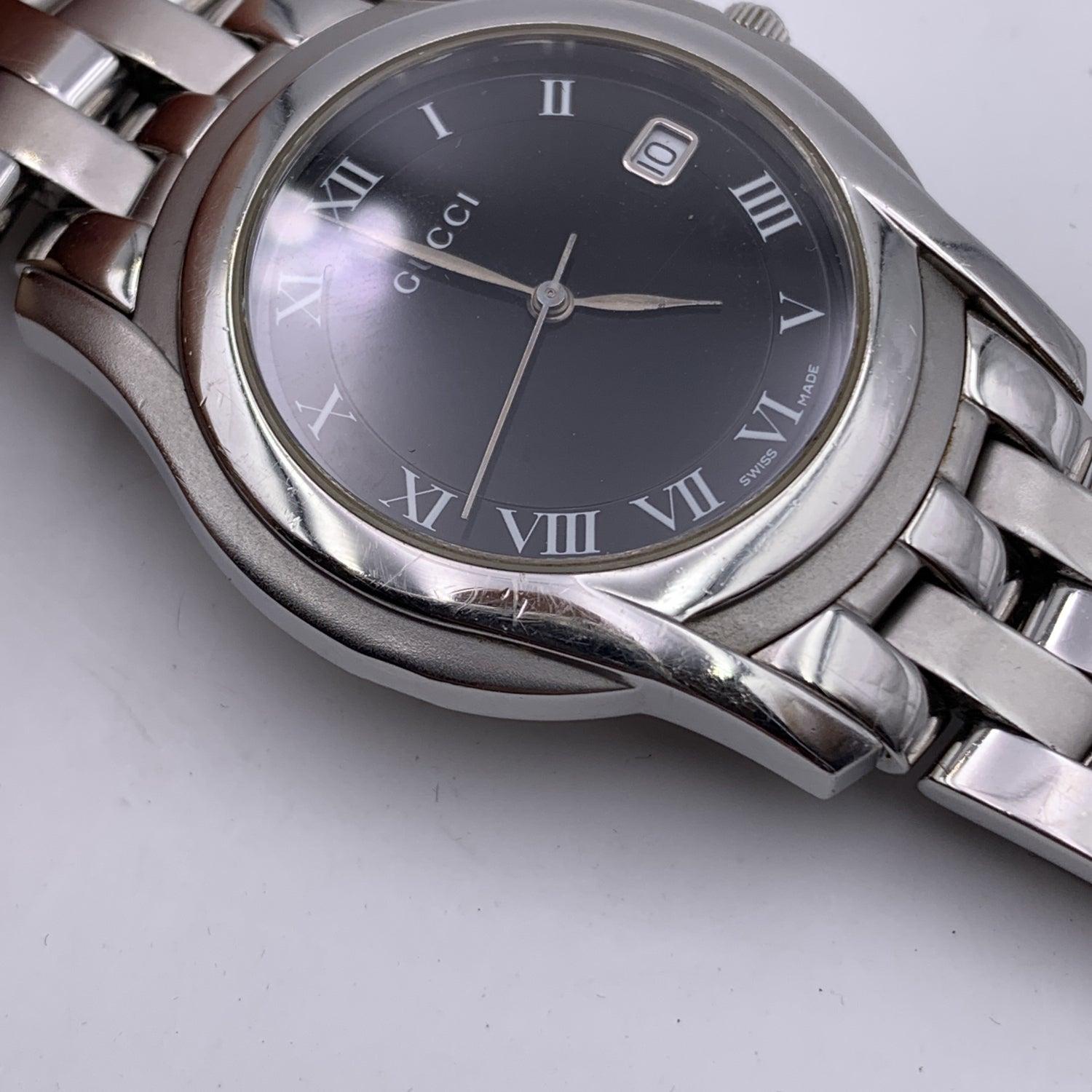 Edelstahl-Uhr Mod 5500 M mit Datumsanzeiger von Gucci in Schwarz im Angebot 3
