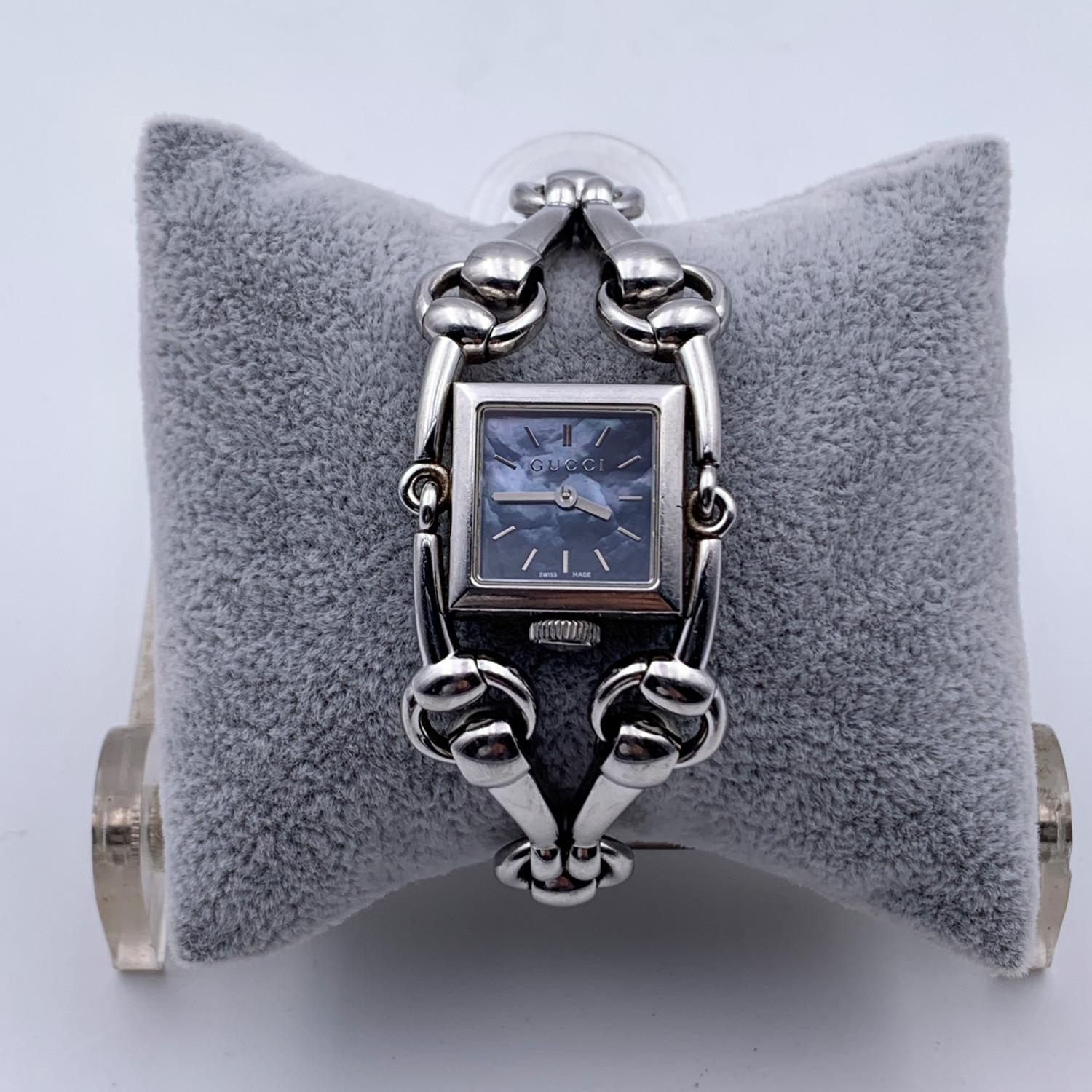 Gucci Edelstahl Mod Signoria 116,5  Horsebit-Armbanduhr (Moderne) im Angebot