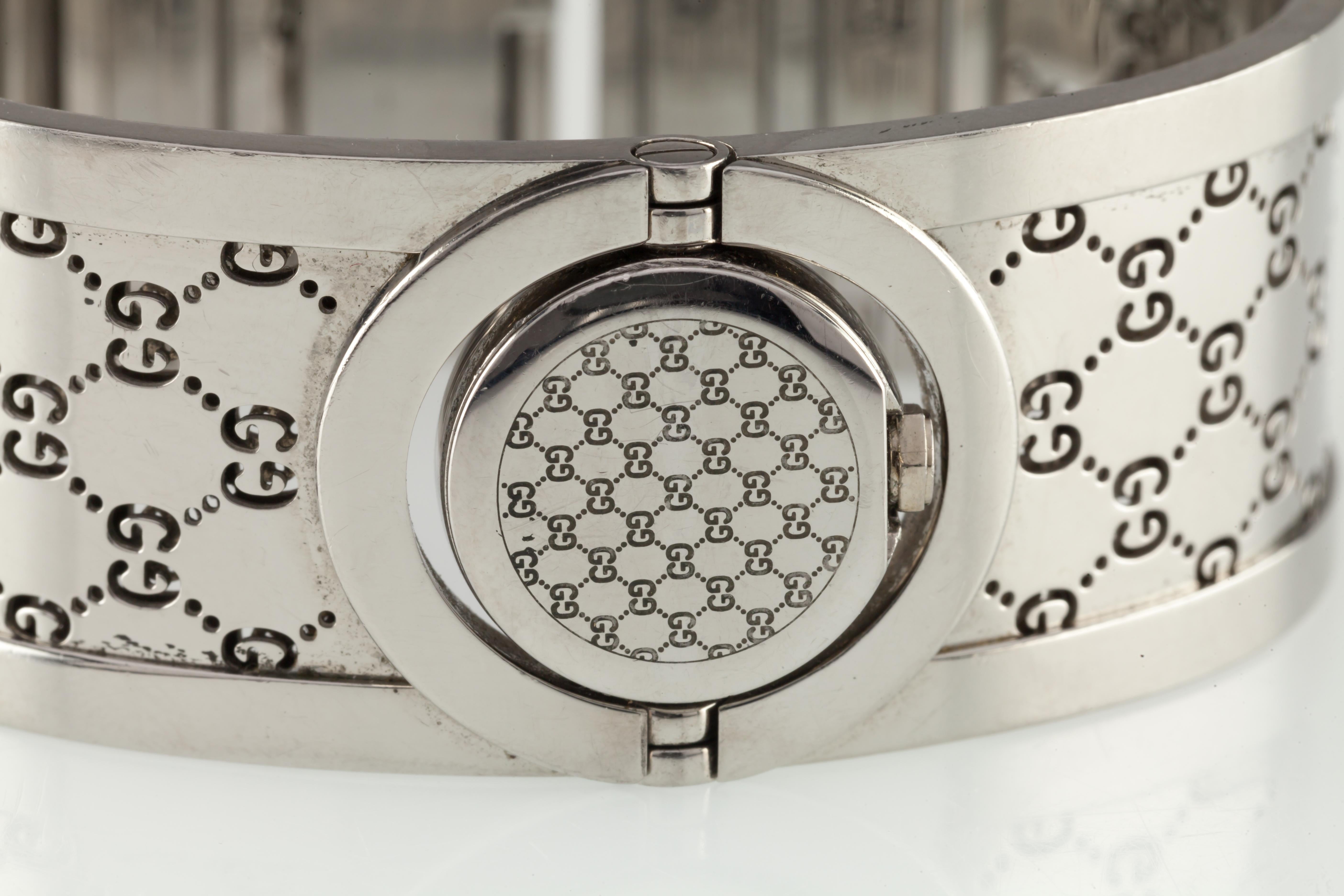 Edelstahl-Twirl-Uhr von Gucci mit Diamanten und MOP-Zifferblatt mit Box und Papieren im Angebot 1