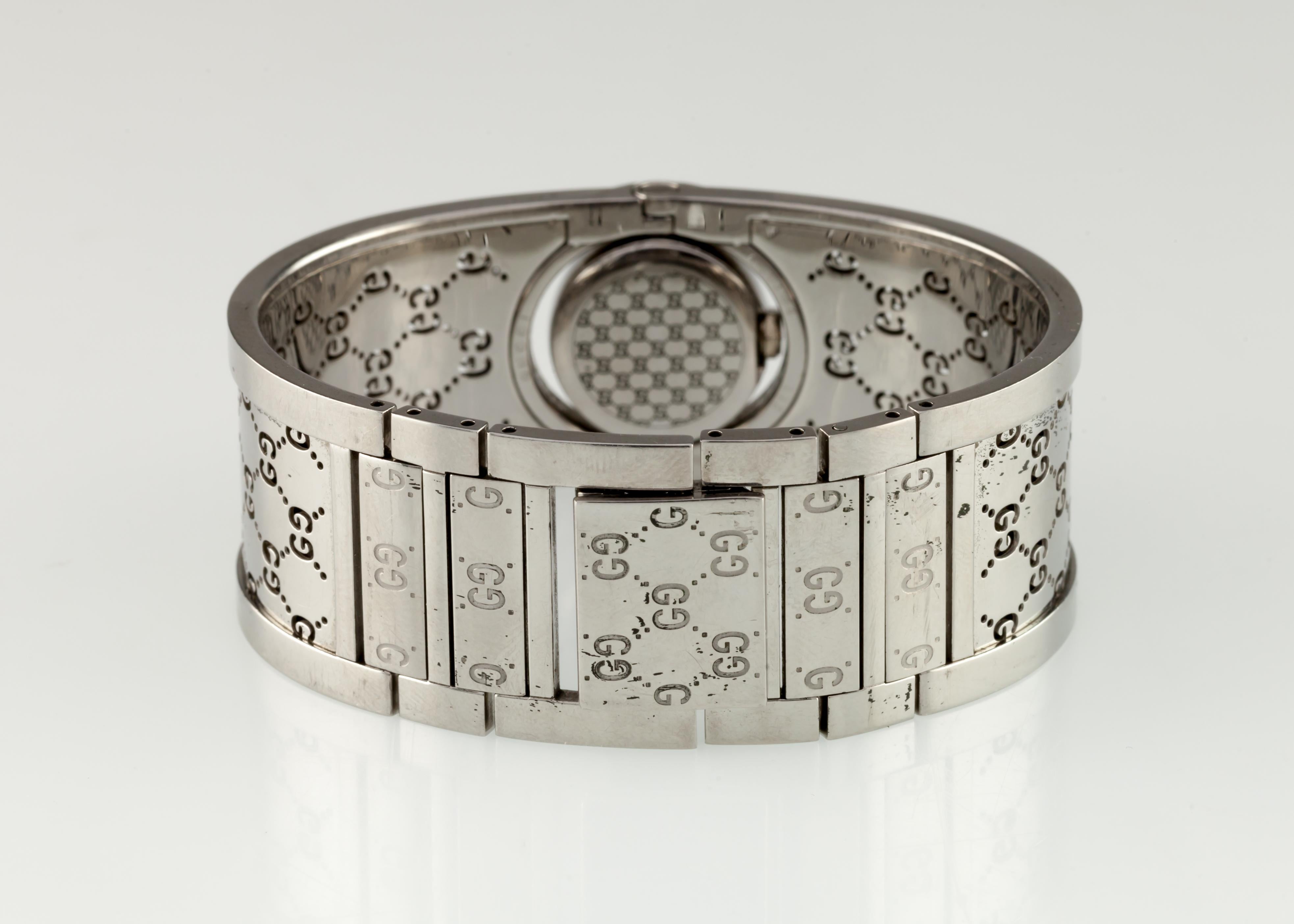 Edelstahl-Twirl-Uhr von Gucci mit Diamanten und MOP-Zifferblatt mit Box und Papieren im Angebot 3