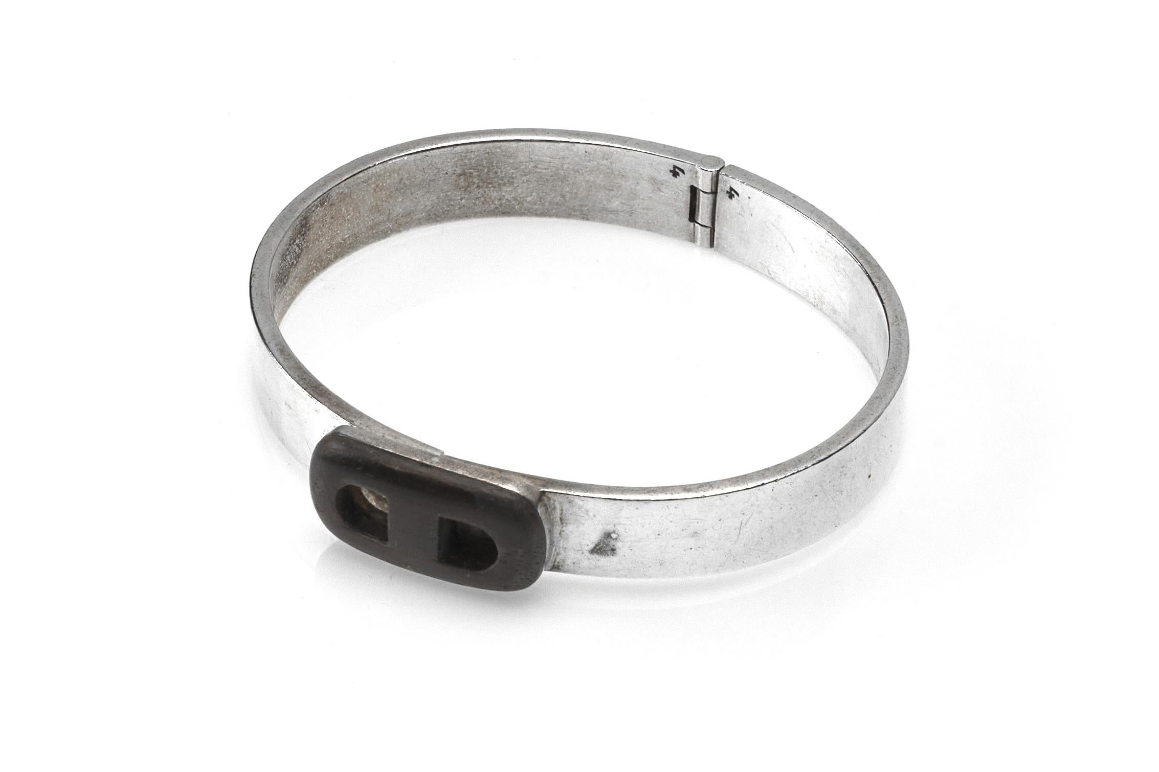 A classic bracelet by Gucci, crafted out of sterling silver with an ebony wood clasp.

Marked on interior of bracelet,

circa 1960s.