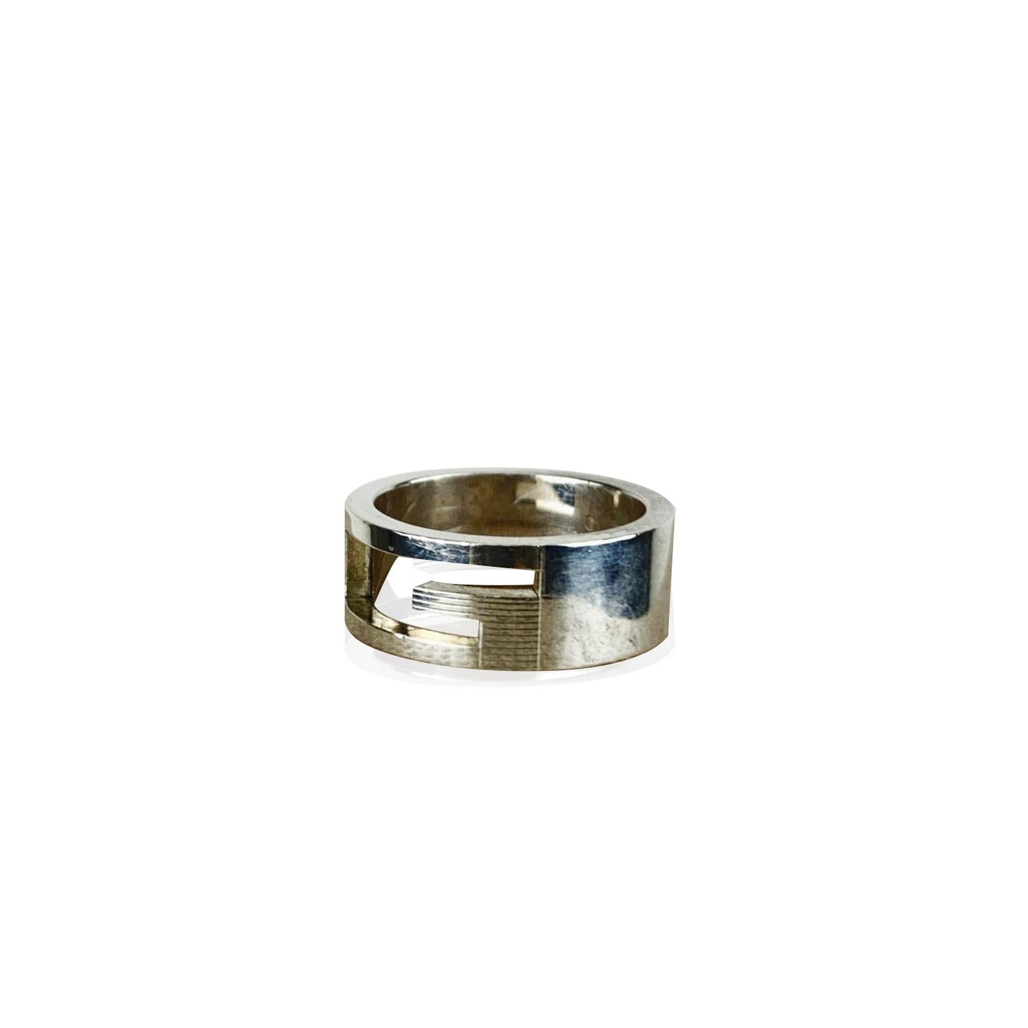 Gucci Sterling Silver 925 Cut Out Logo Band Ring Size 14 In Excellent Condition In Rome, Rome