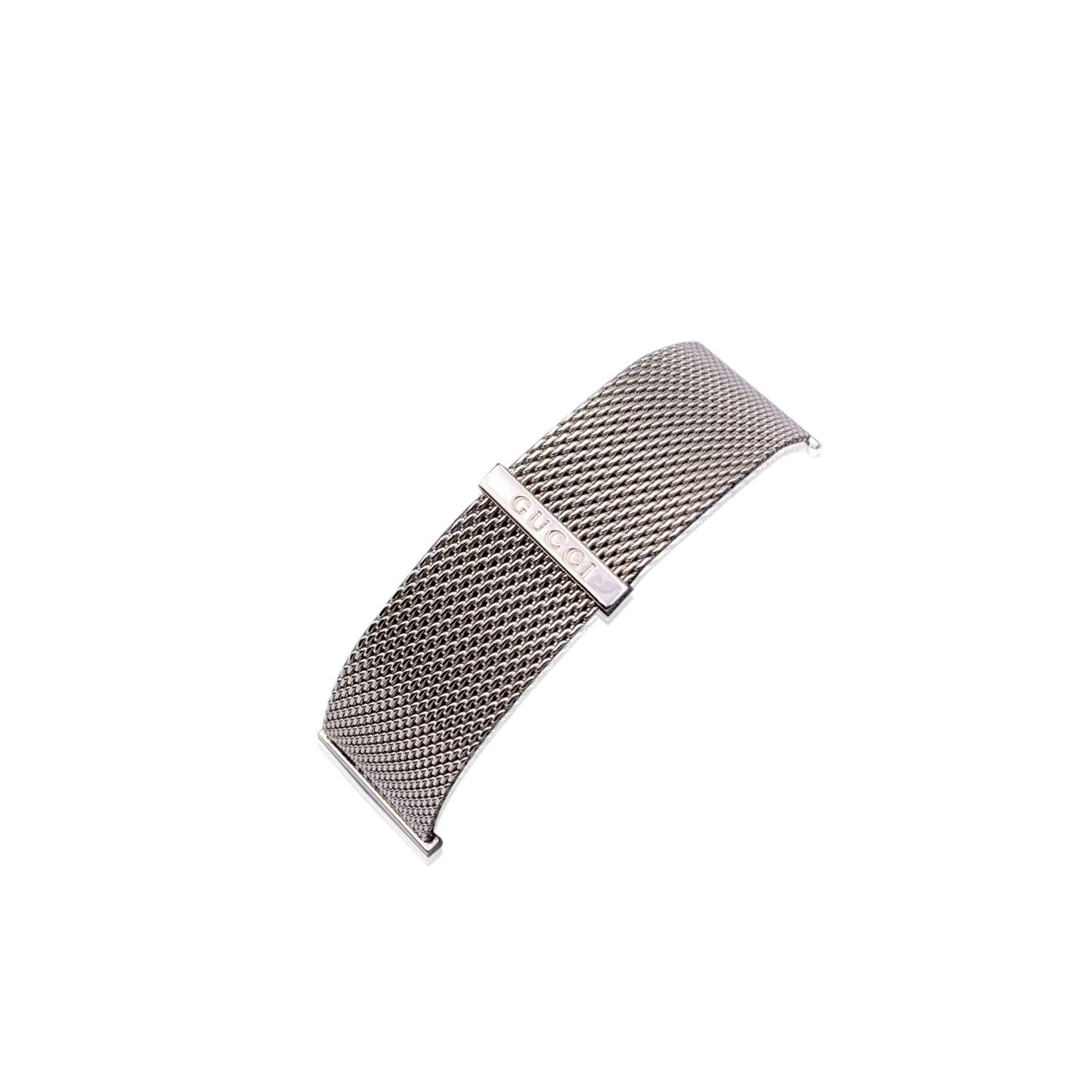 Beautiful metal mesh bracelet by Gucci. Made in 925 sterling silver. 'Gucci - Made in Italy' and '925' hallmark engraved on the bracelet. Total lenght: 6.5 inches - 16.5 cm. Width: 0.75 inches - 2 cm Condition A - EXCELLENT Gently used. Please, look