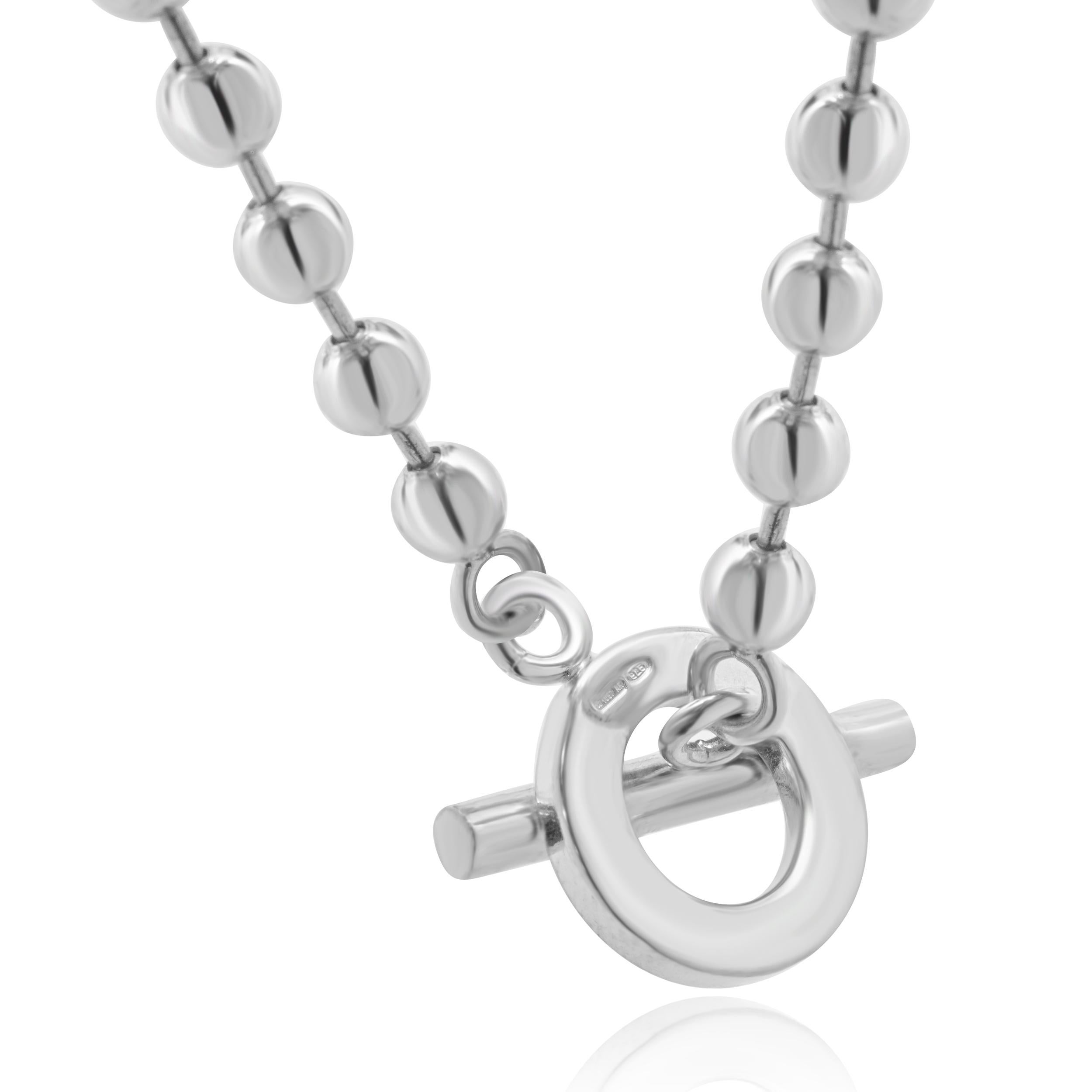 Designer: Gucci
Materiale: argento sterling
Dimensioni: la collana misura 15 pollici di lunghezza
Peso: 25.16 grammi