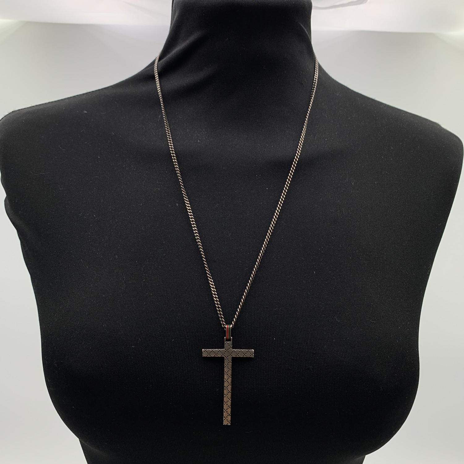 Classic unisex Diamantissima chain necklace by Gucci. Sterling silver cross pendant with Diamond pattern engraved on the front. Red and green enameled accents. Lobster closure. Total length of the chain: 21.5 inches - 54.6 cm. Pendant height: 2