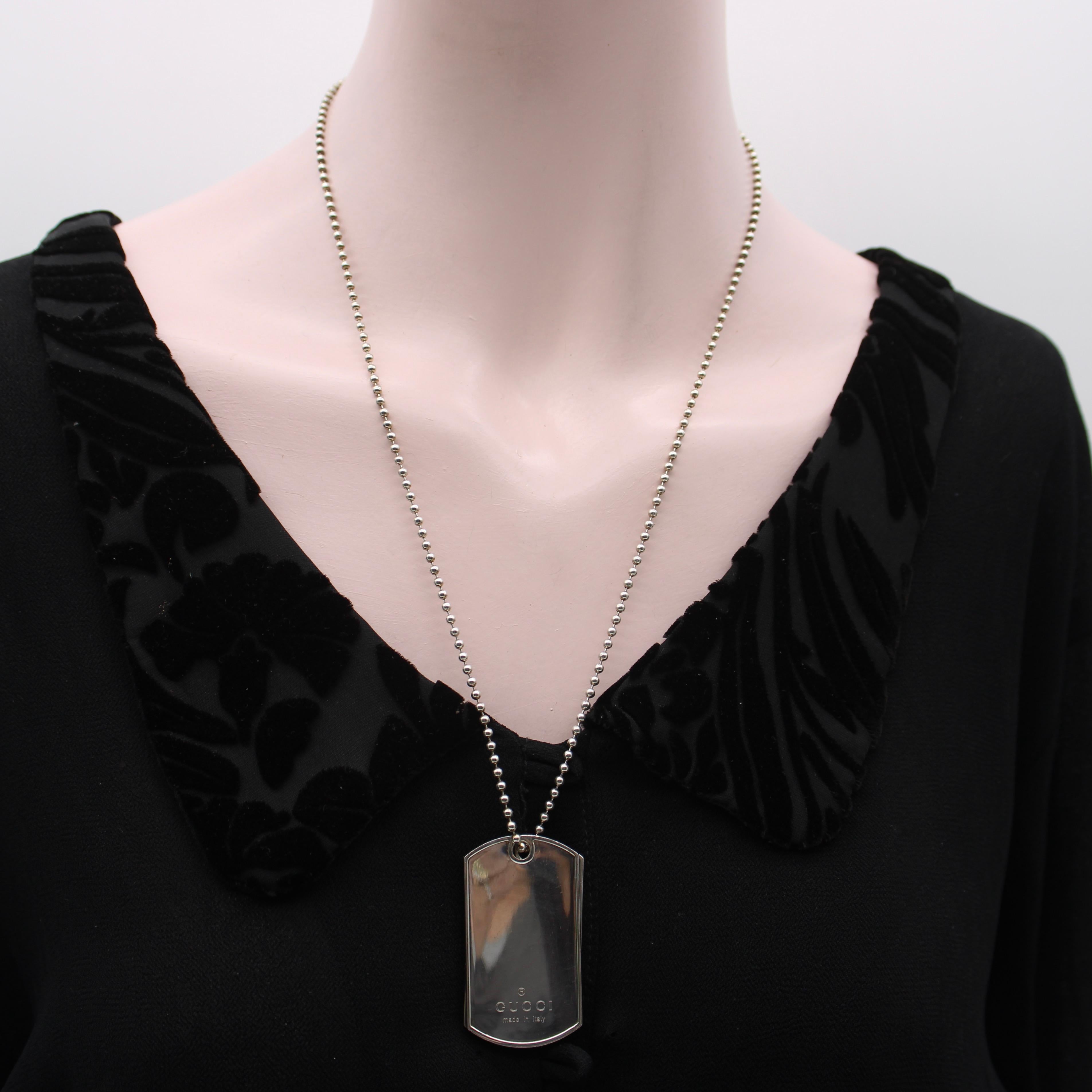 Collana con doppia medaglietta di Gucci in argento sterling in vendita 2