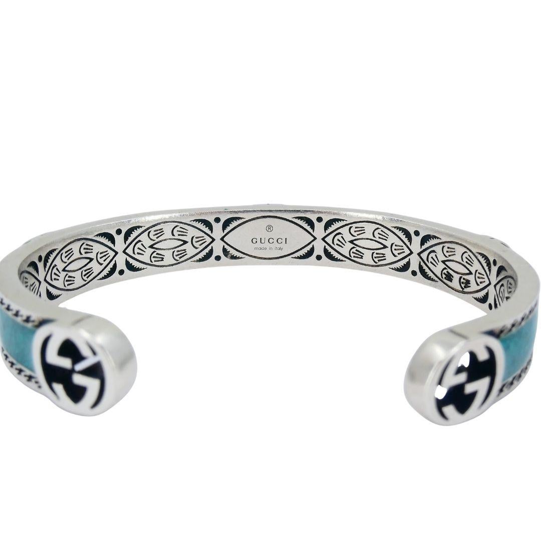 Brazalete Gucci de plata de ley con esmalte y una G entrelazada en venta 3
