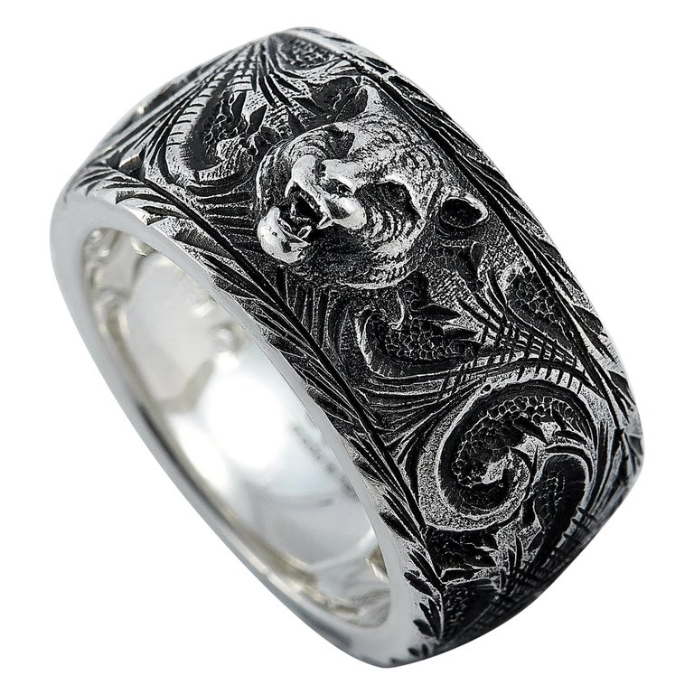 Gucci Sterling Silver Feline Head Motif Ring at 1stDibs | gucci feline head  ring, thin silver ring with feline head, gucci feline ring
