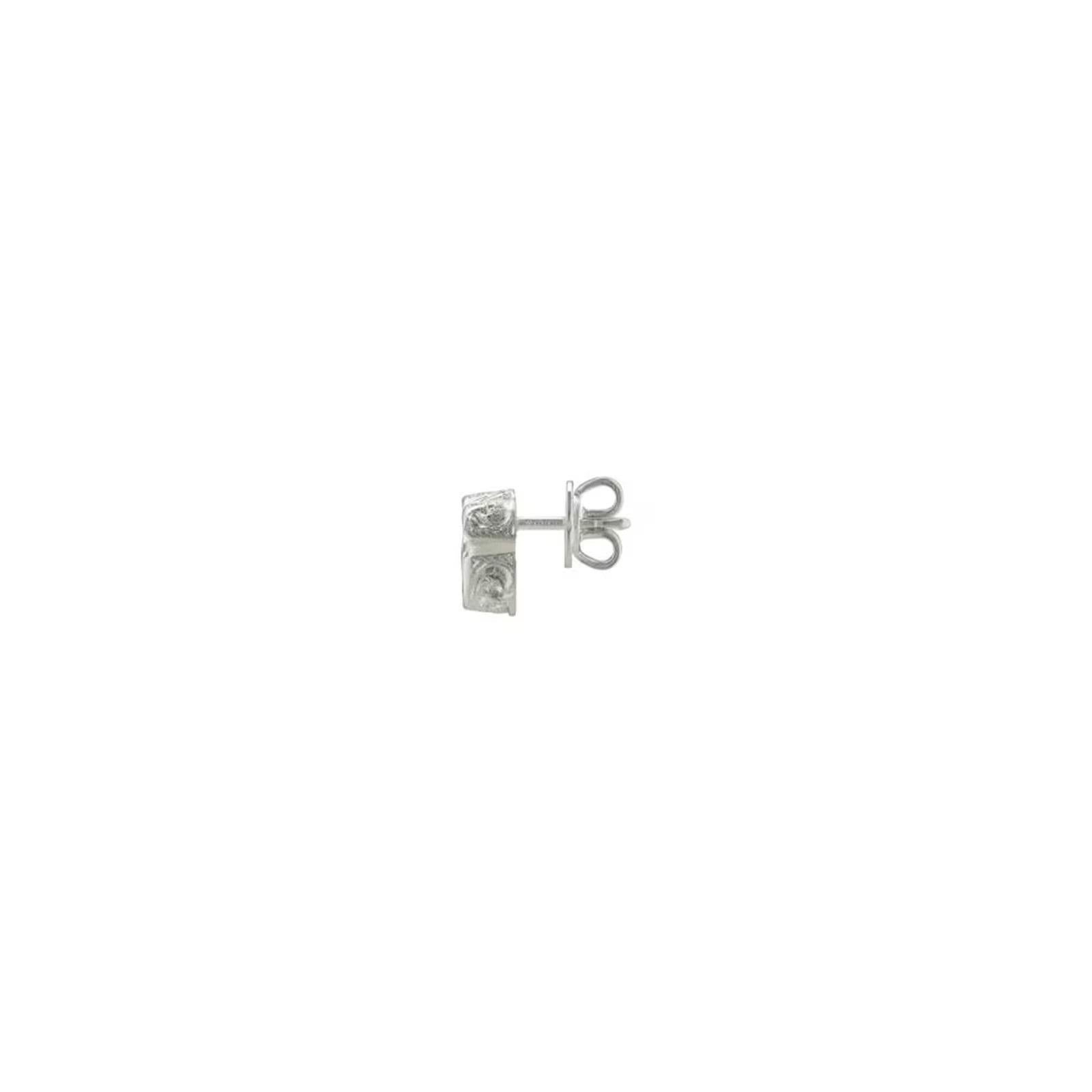 925 Sterling Silver
Shiny Finish
For Pierced Ears
Double G - 11.6mm x 9.5mm
Made In Italy

The instantly recognisable Double G emblem takes centre stage across these elegant earrings. The distinguishing symbol is made in 925 sterling silver with a